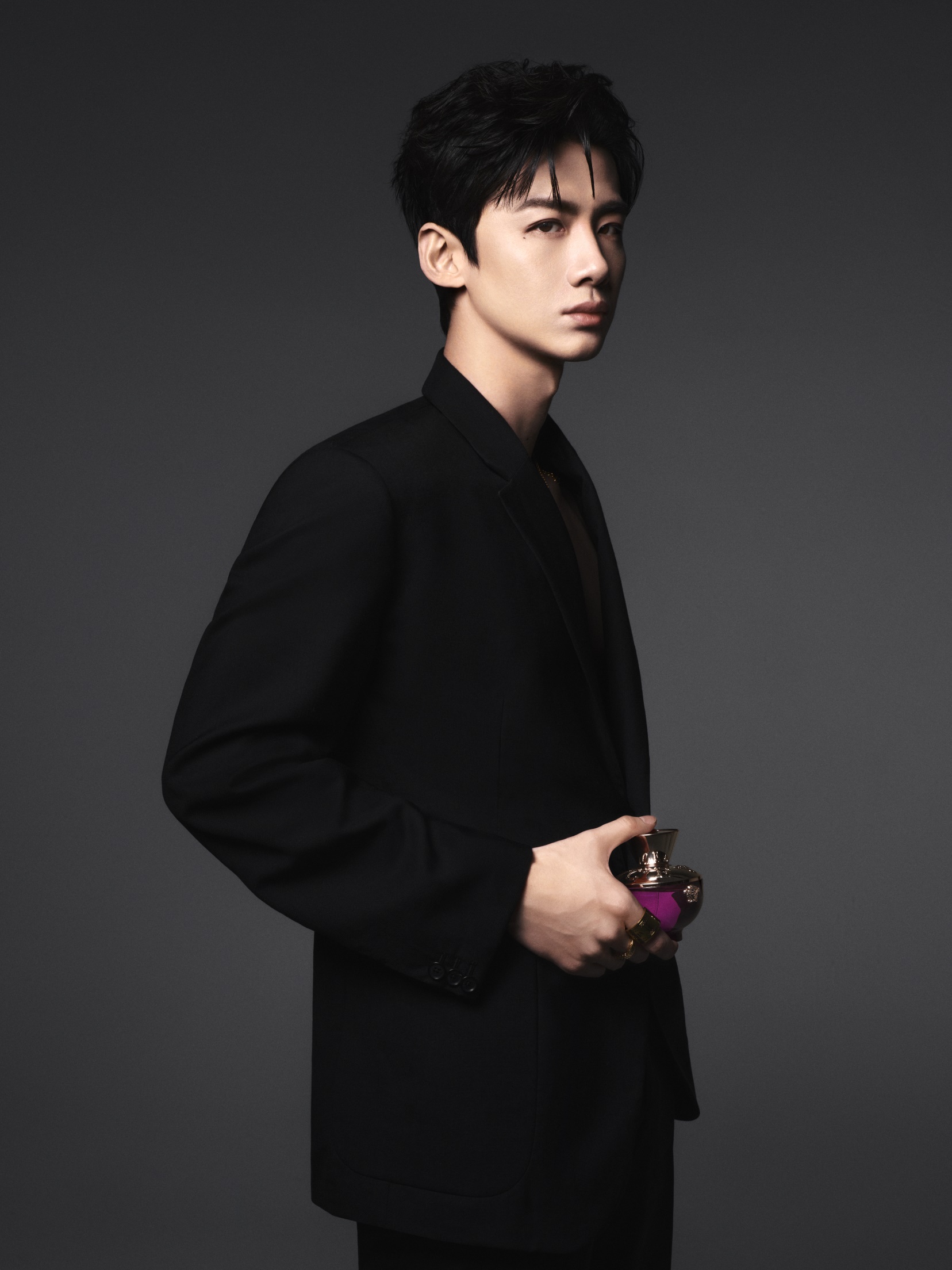 Versace Dylan - Bộ ba hương mùa hè đến từ nhà mốt thời trang bậc nhất nước Ý