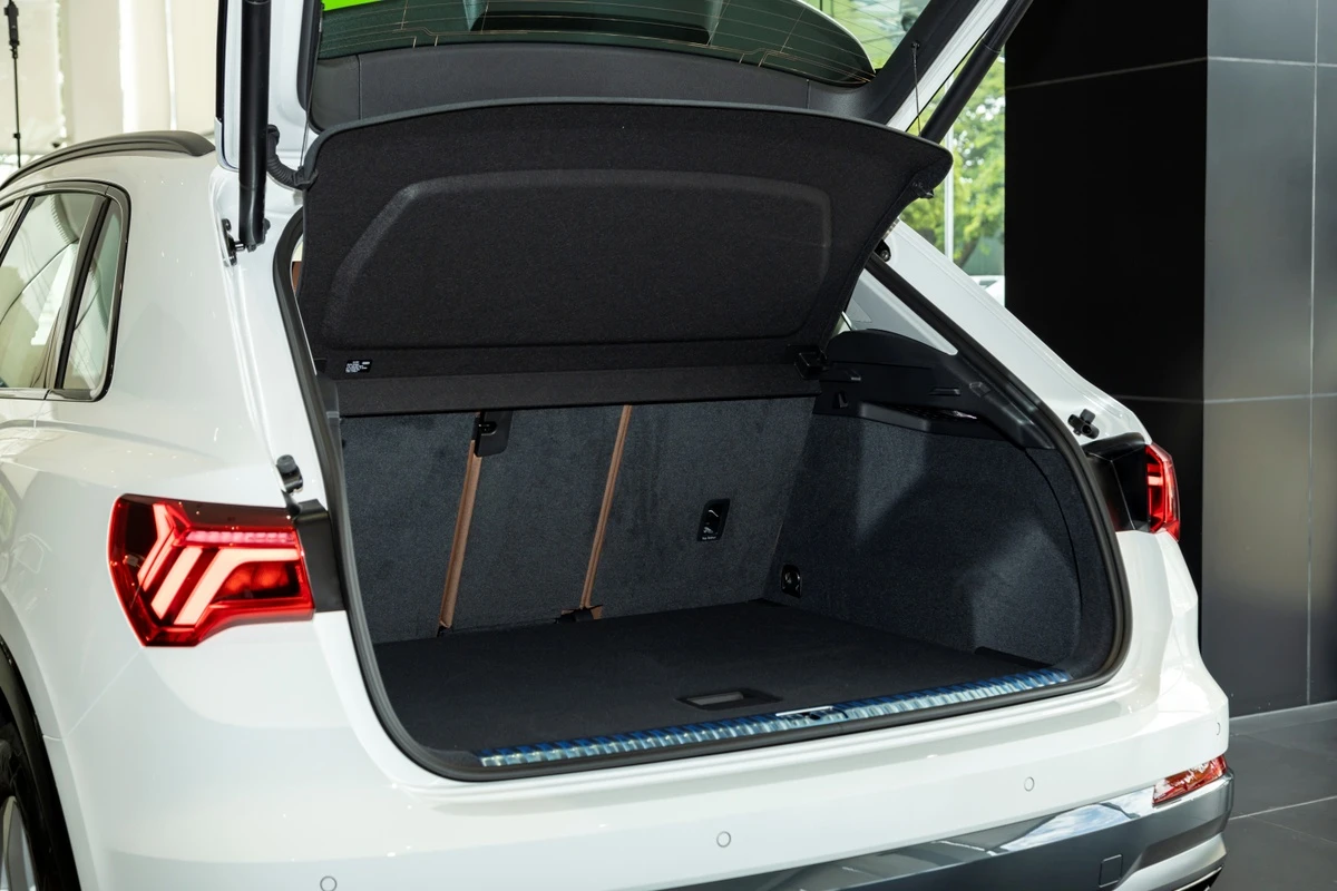 Audi Q3 Advanced Black Edition giá từ 1,89 tỷ đồng tại Việt Nam