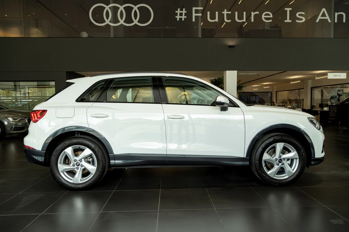 Audi Q3 Advanced Black Edition giá từ 1,89 tỷ đồng tại Việt Nam