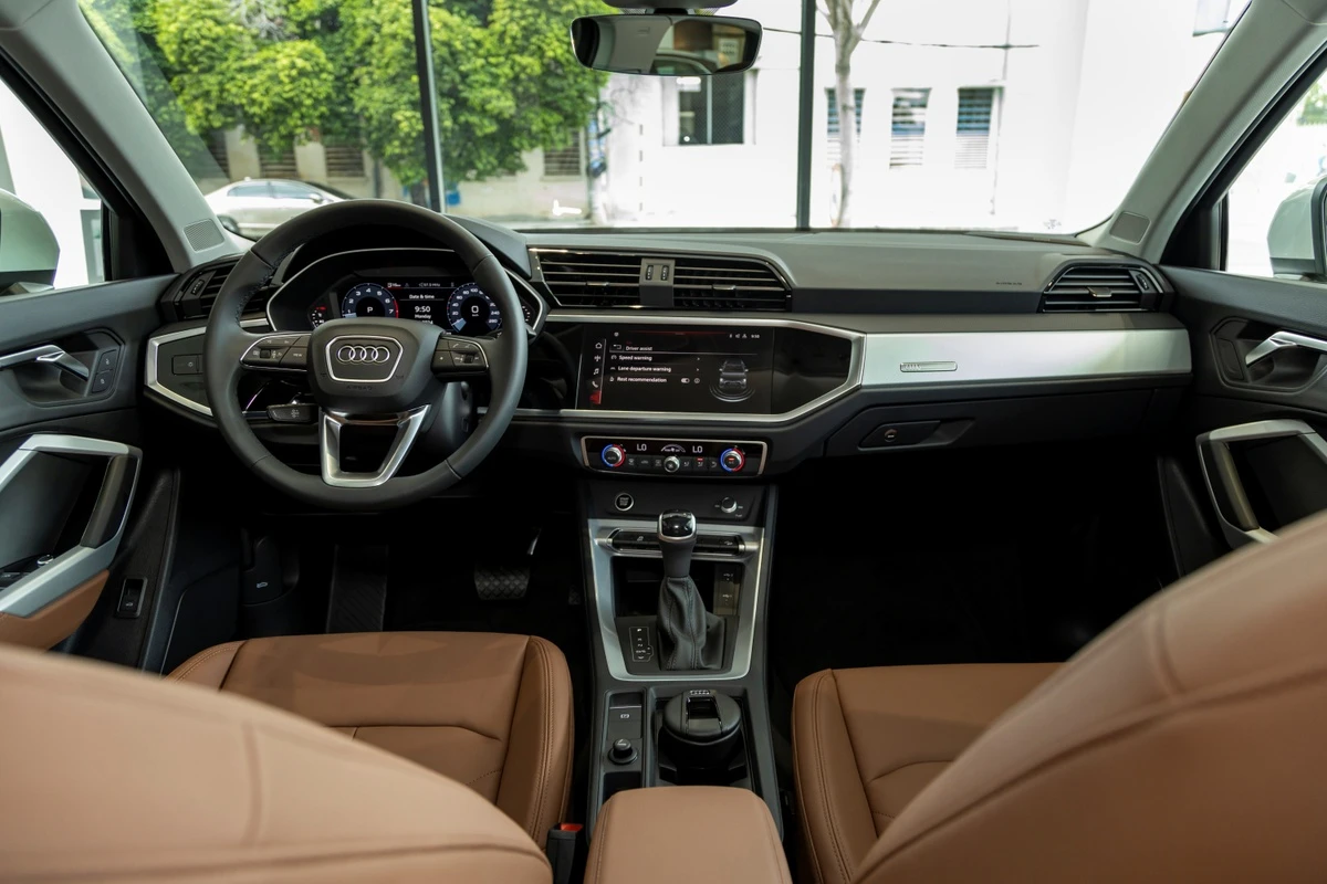 Audi Q3 Advanced Black Edition giá từ 1,89 tỷ đồng tại Việt Nam