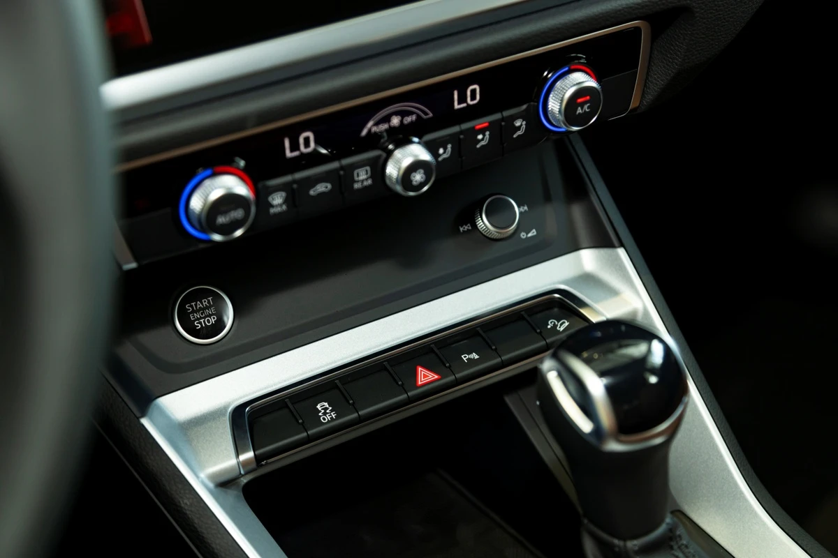 Audi Q3 Advanced Black Edition giá từ 1,89 tỷ đồng tại Việt Nam