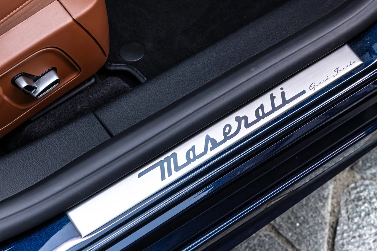 Cận cảnh chiếc Maserati Quattroporte sử dụng động cơ V8 cuối cùng