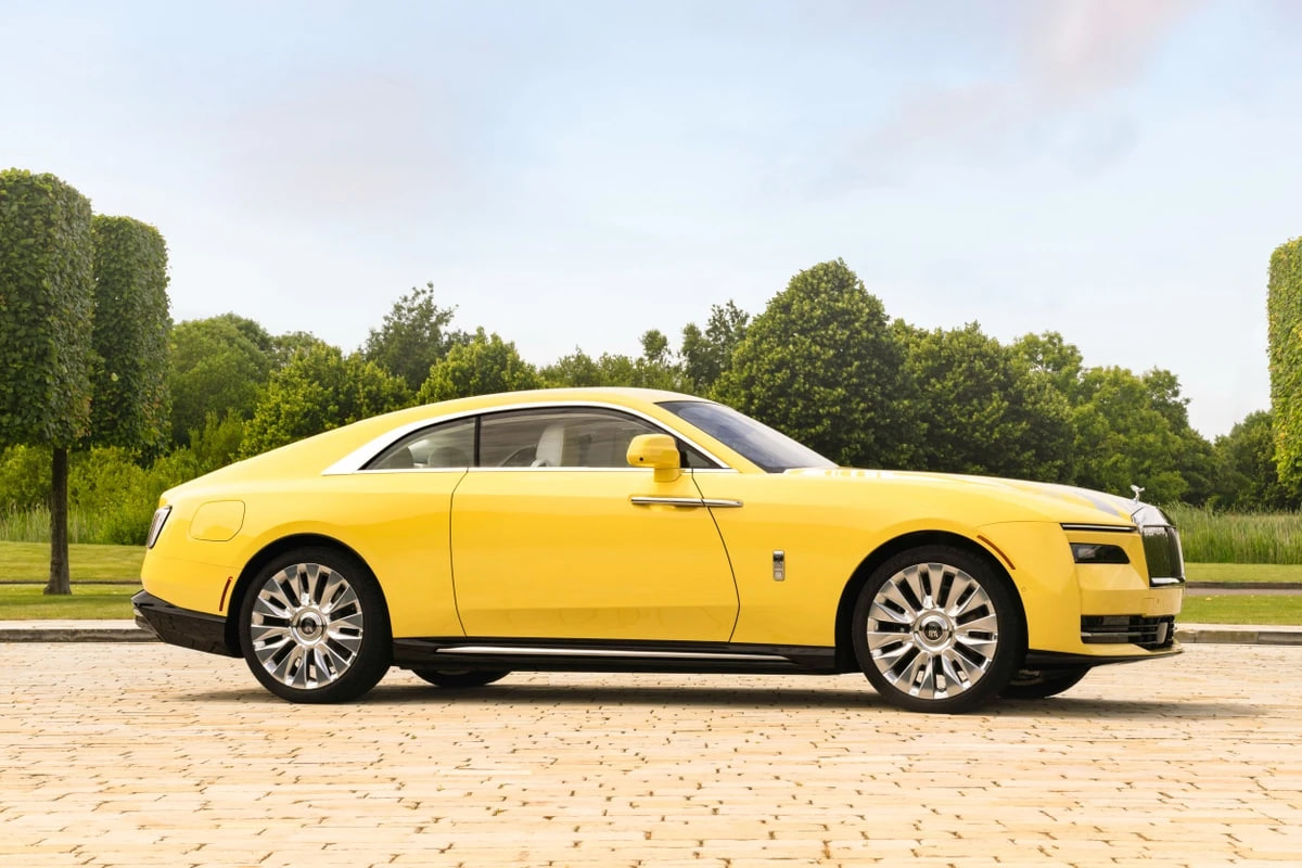 Rolls-Royce Spectre Semaphore sở hữu phối màu độc nhất thế giới