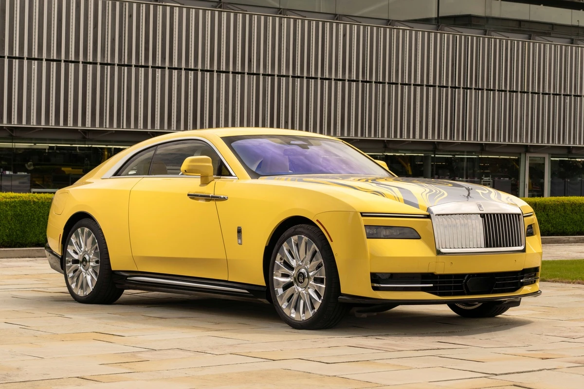 Rolls-Royce Spectre Semaphore sở hữu phối màu độc nhất thế giới