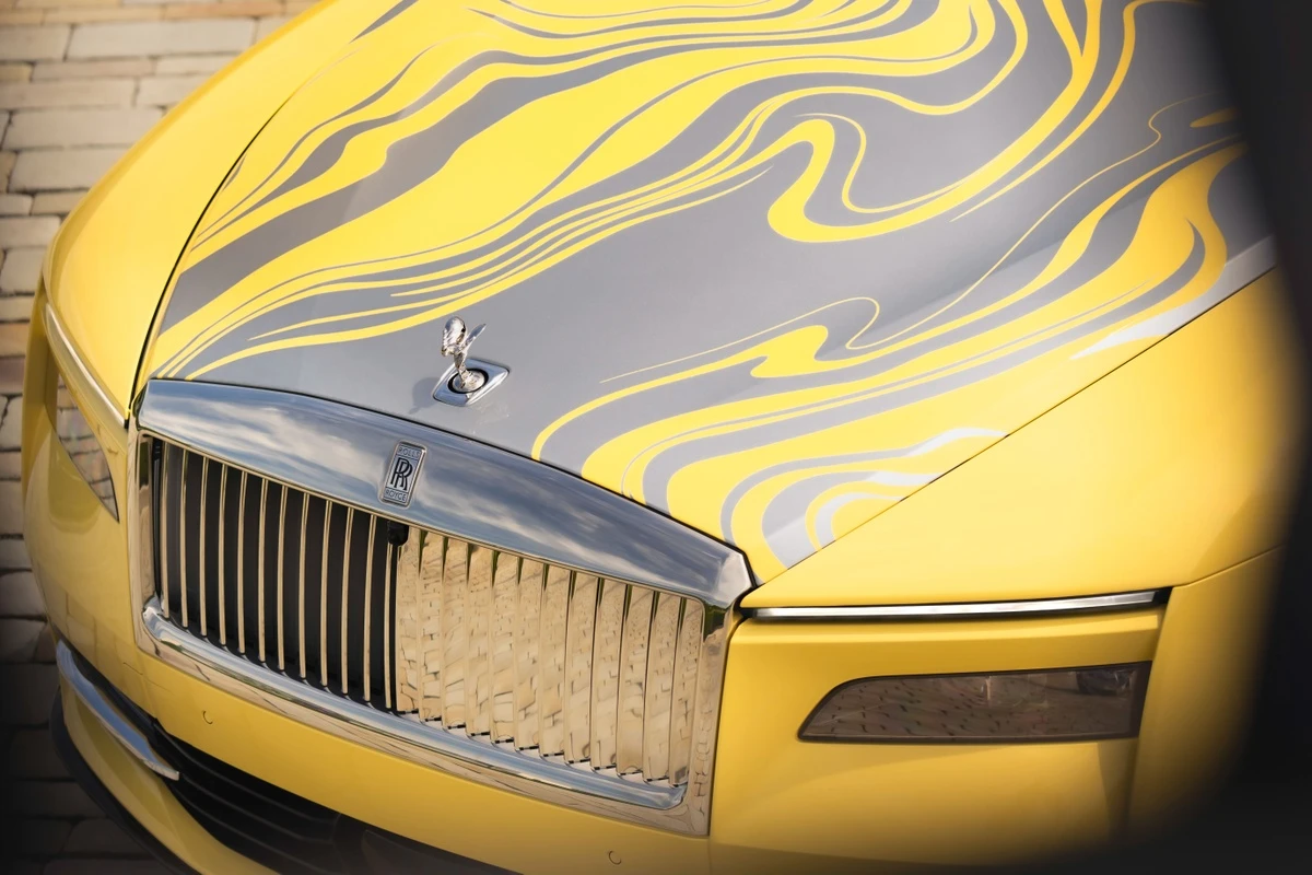 Rolls-Royce Spectre Semaphore sở hữu phối màu độc nhất thế giới