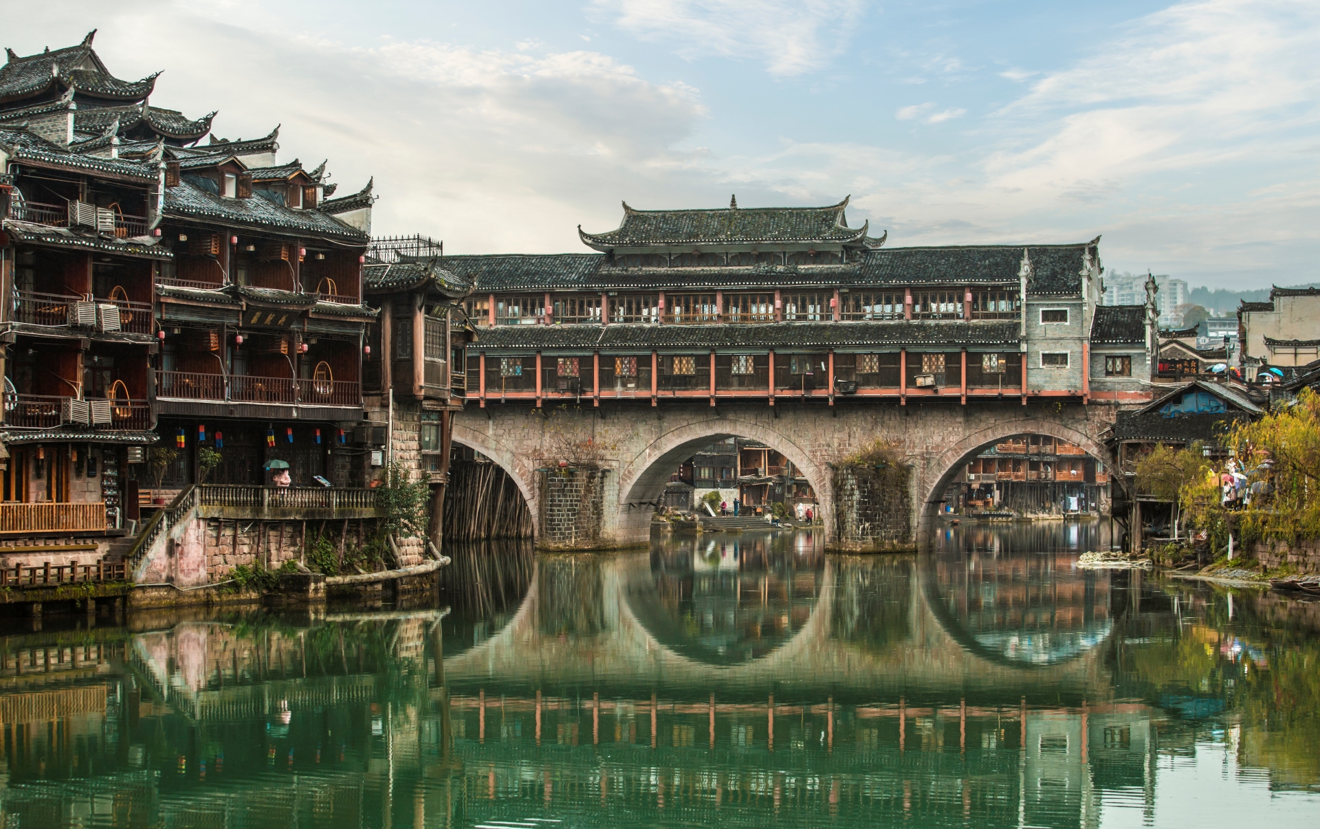 Khám phá Phượng Hoàng Cổ Trấn