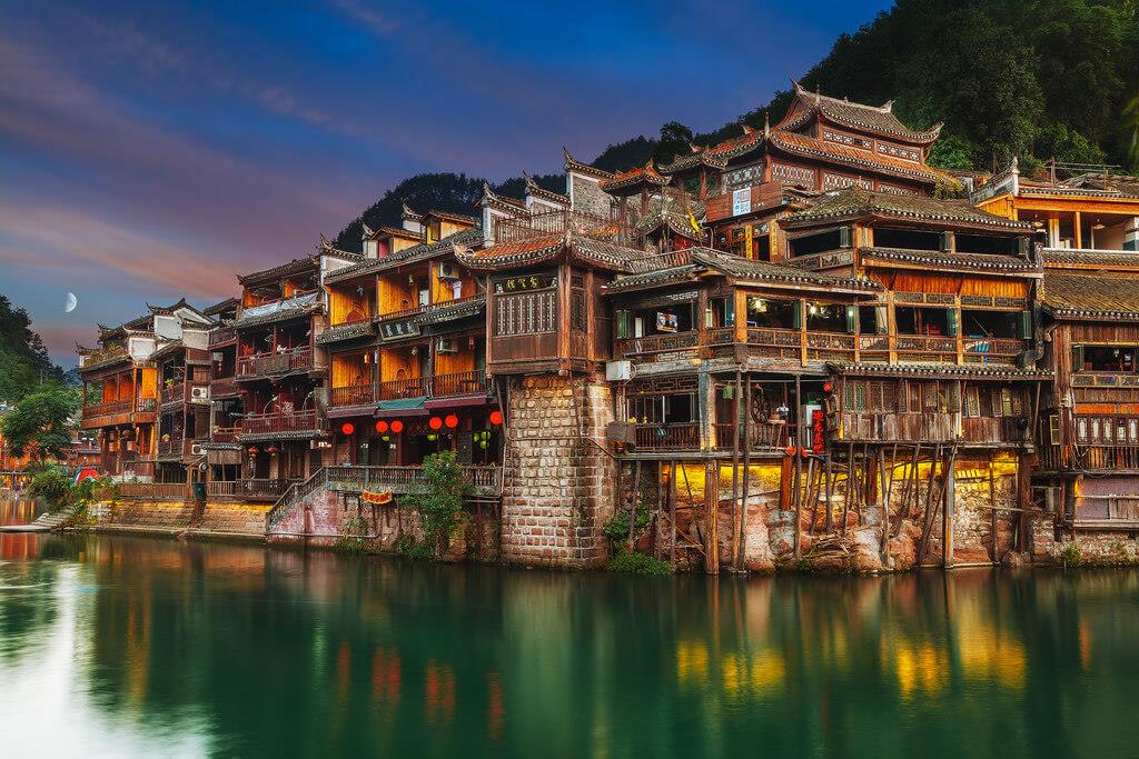 Khám phá Phượng Hoàng Cổ Trấn