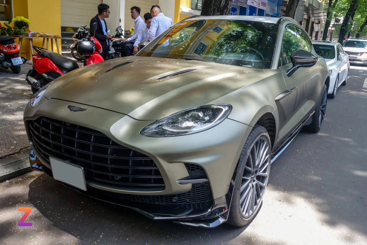 Dàn siêu xe chuẩn bị cho Gumball 3000 của ông Đặng Lê Nguyễn Vũ