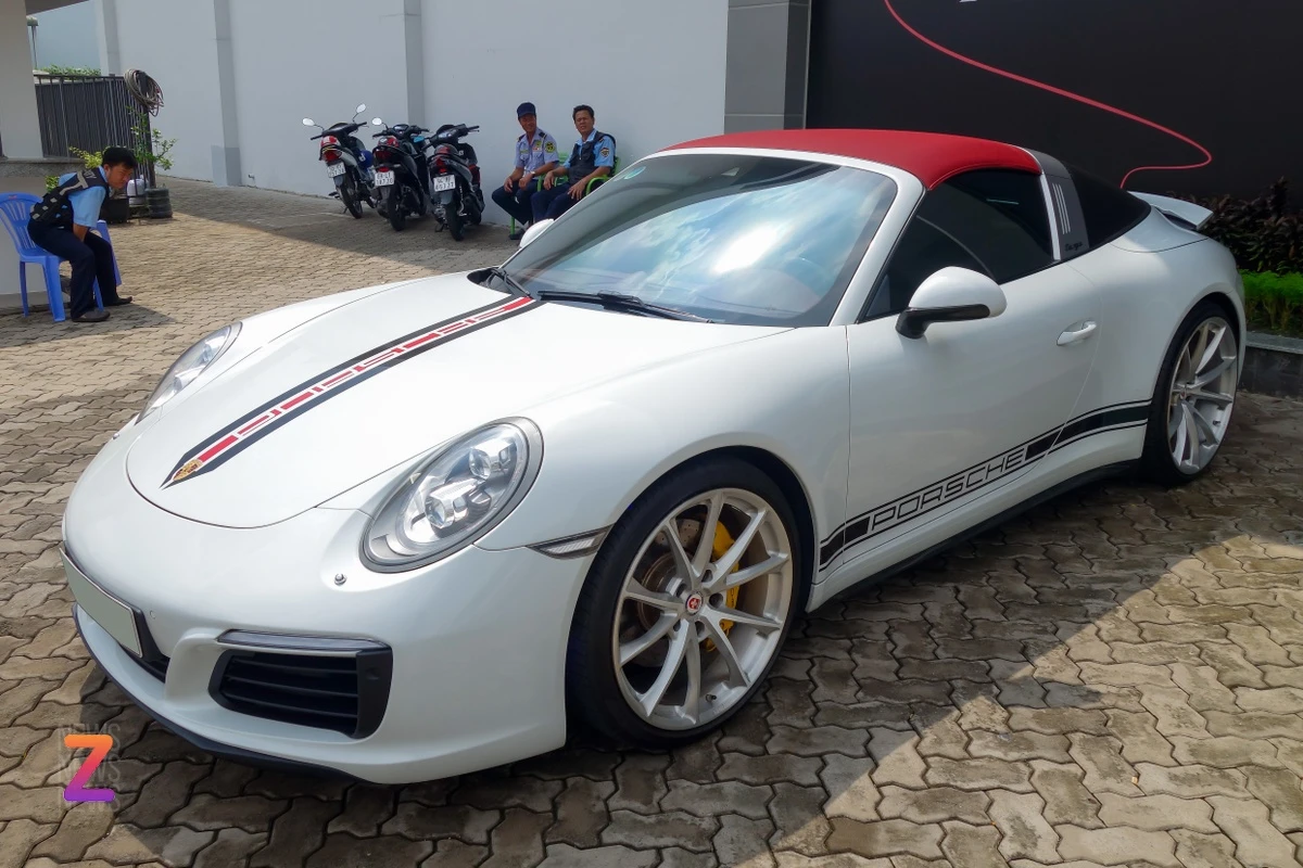 Dàn siêu xe chuẩn bị cho Gumball 3000 của ông Đặng Lê Nguyễn Vũ