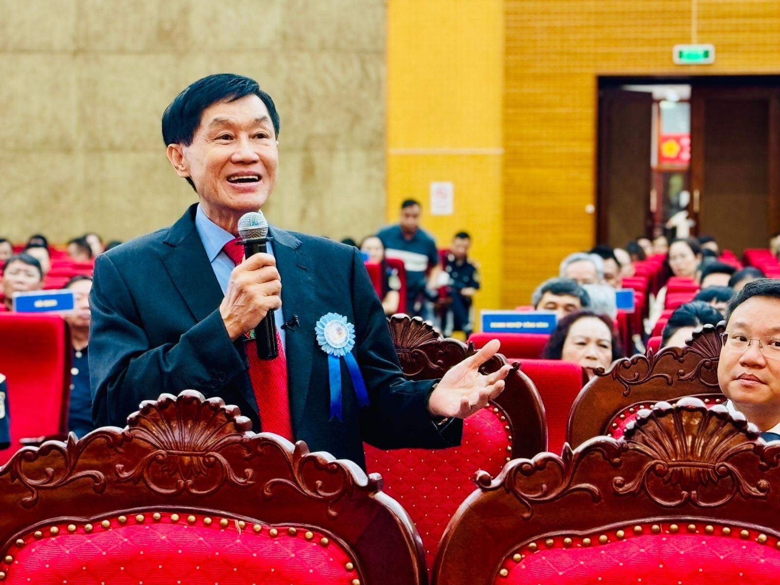Doanh nhân Johnathan Hạnh Nguyễn 