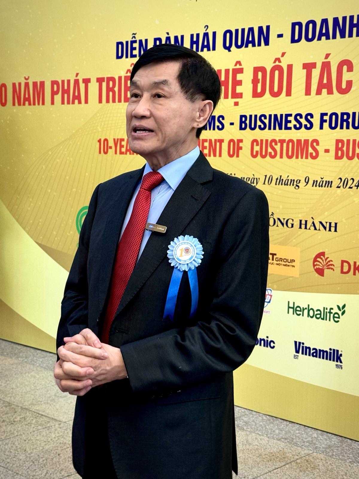 Doanh nhân Johnathan Hạnh Nguyễn 