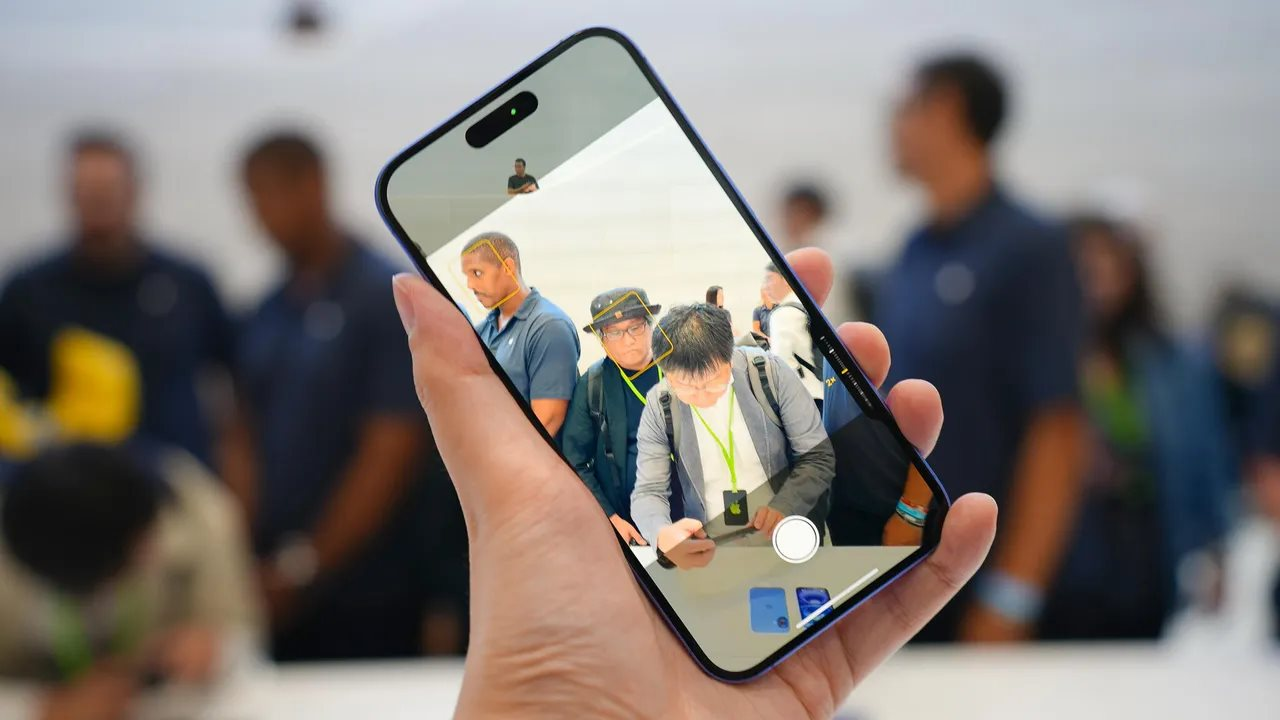 iPhone 16