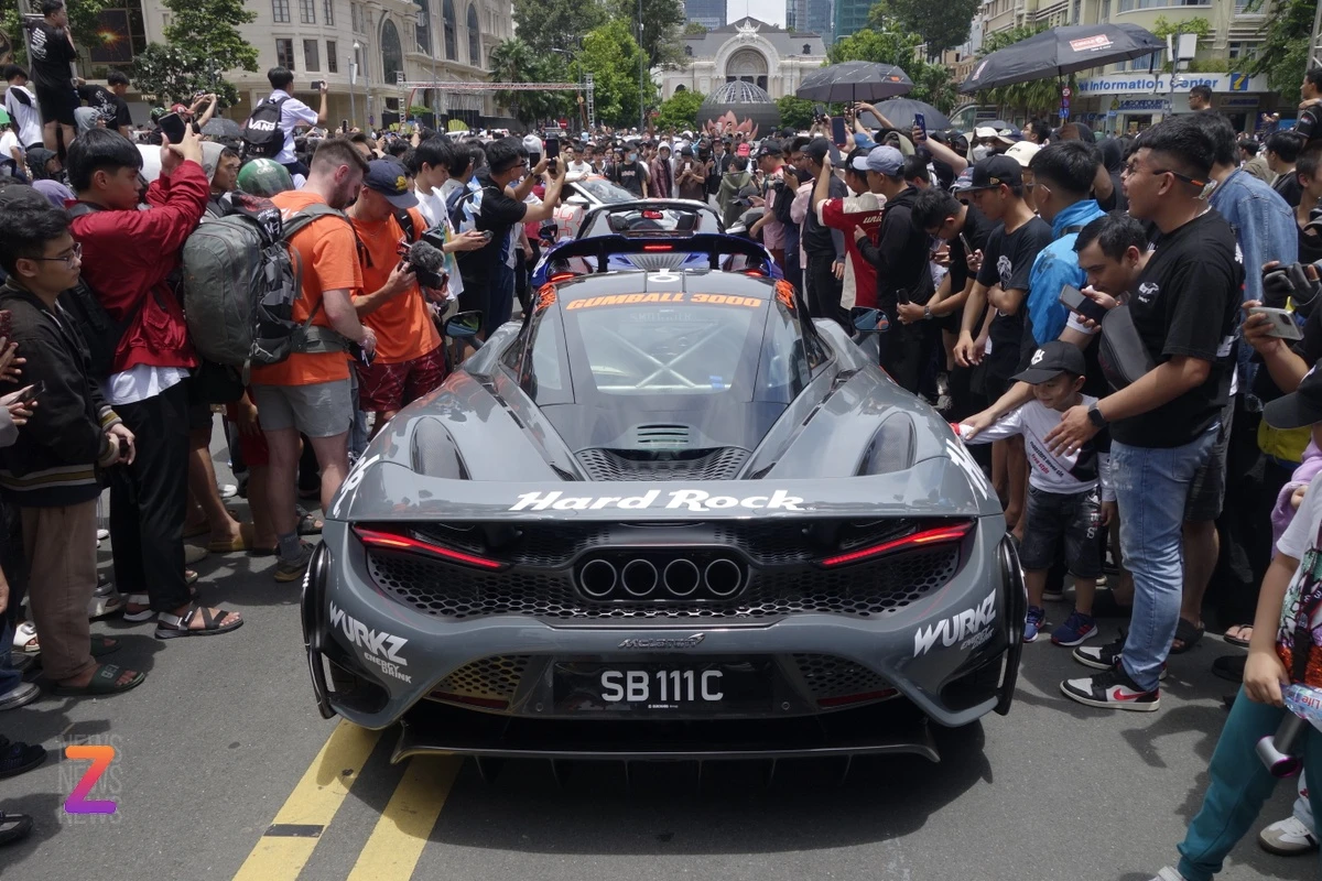 Gumball 3000 tập trung tại trung tâm Quận 1 để chuẩn bị cho sự kiện