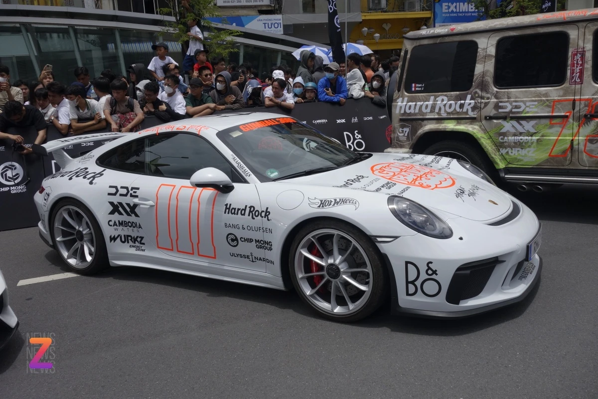 Gumball 3000 tập trung tại trung tâm Quận 1 để chuẩn bị cho sự kiện