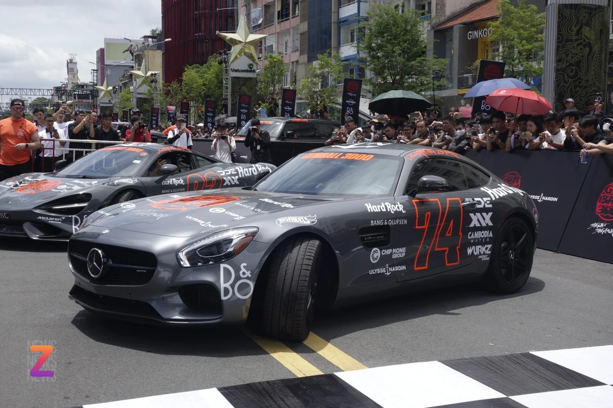 Gumball 3000 tập trung tại trung tâm Quận 1 để chuẩn bị cho sự kiện
