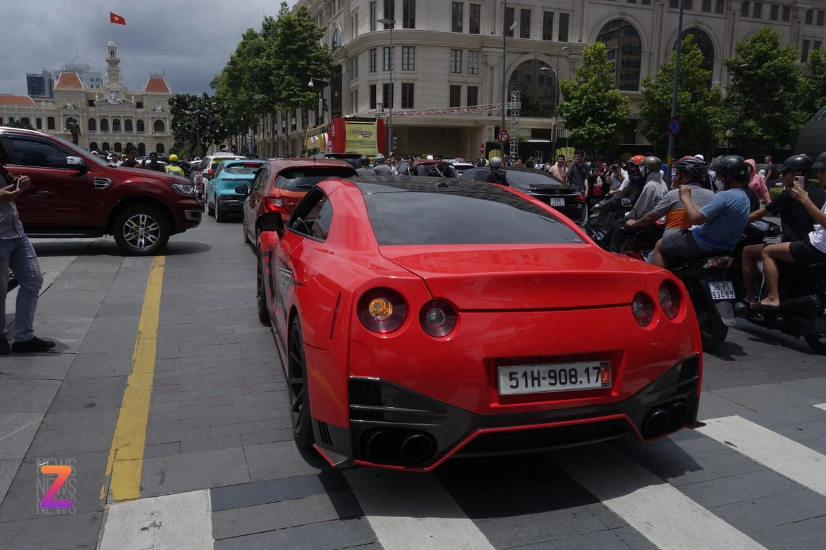Gumball 3000 tập trung tại trung tâm Quận 1 để chuẩn bị cho sự kiện