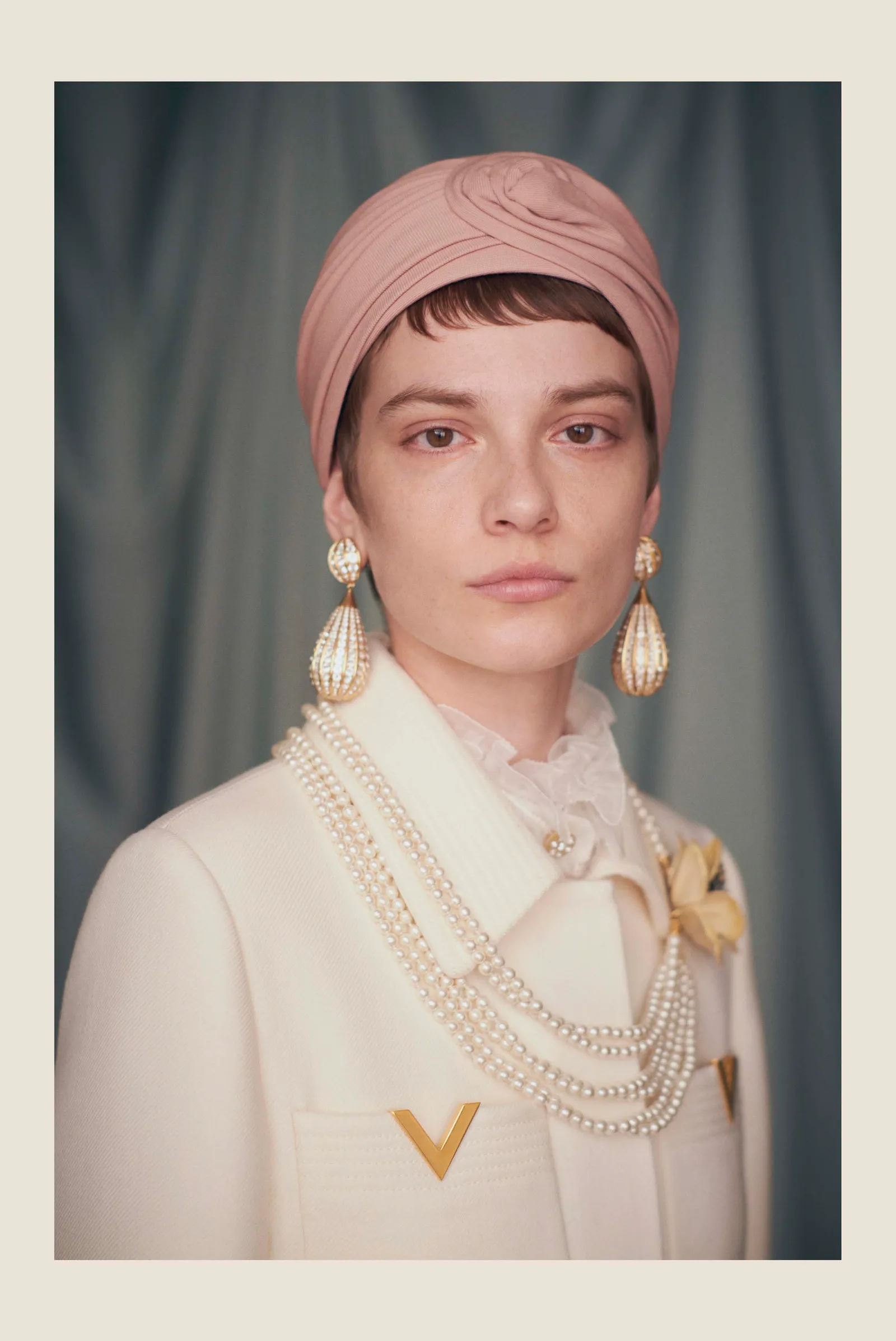 Đón chờ sàn diễn Valentino Xuân Hè 2025 của Alessandro Michele