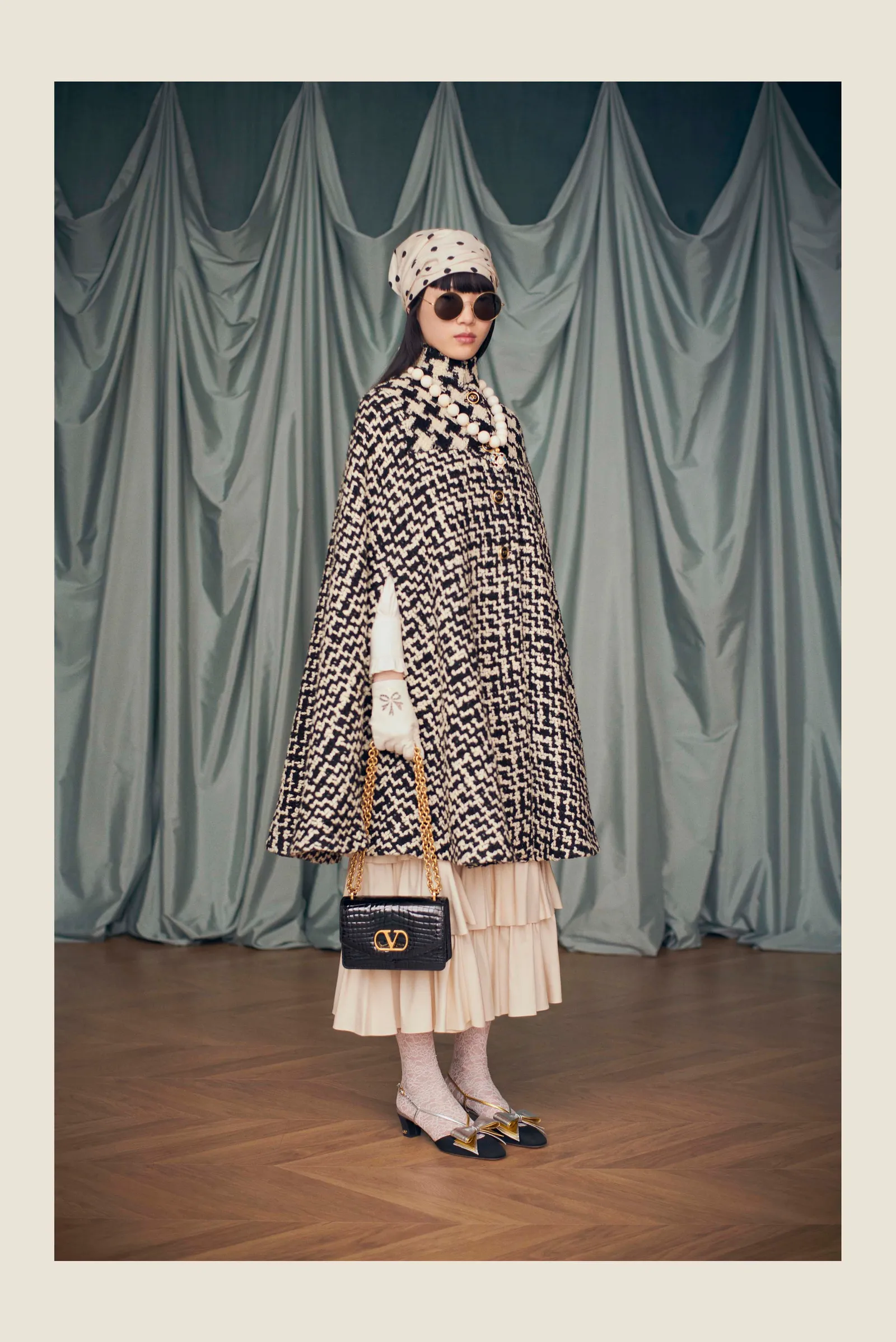 Valentino thay đổi lịch trình trình diễn thời trang dưới sự dẫn dắt của tân giám đốc sáng tạo Alessandro Michele