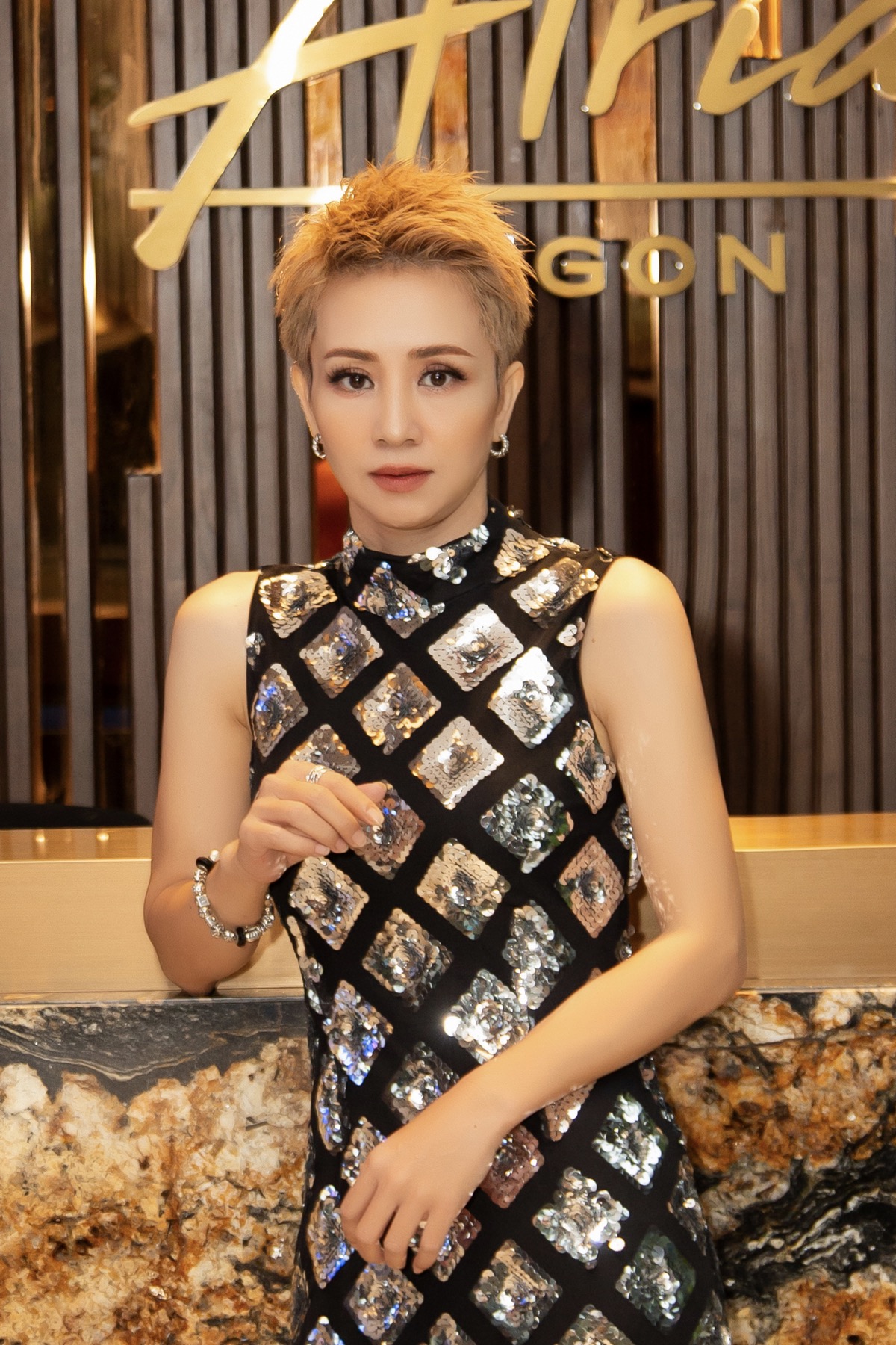 Chị đẹp đạp gió 2024