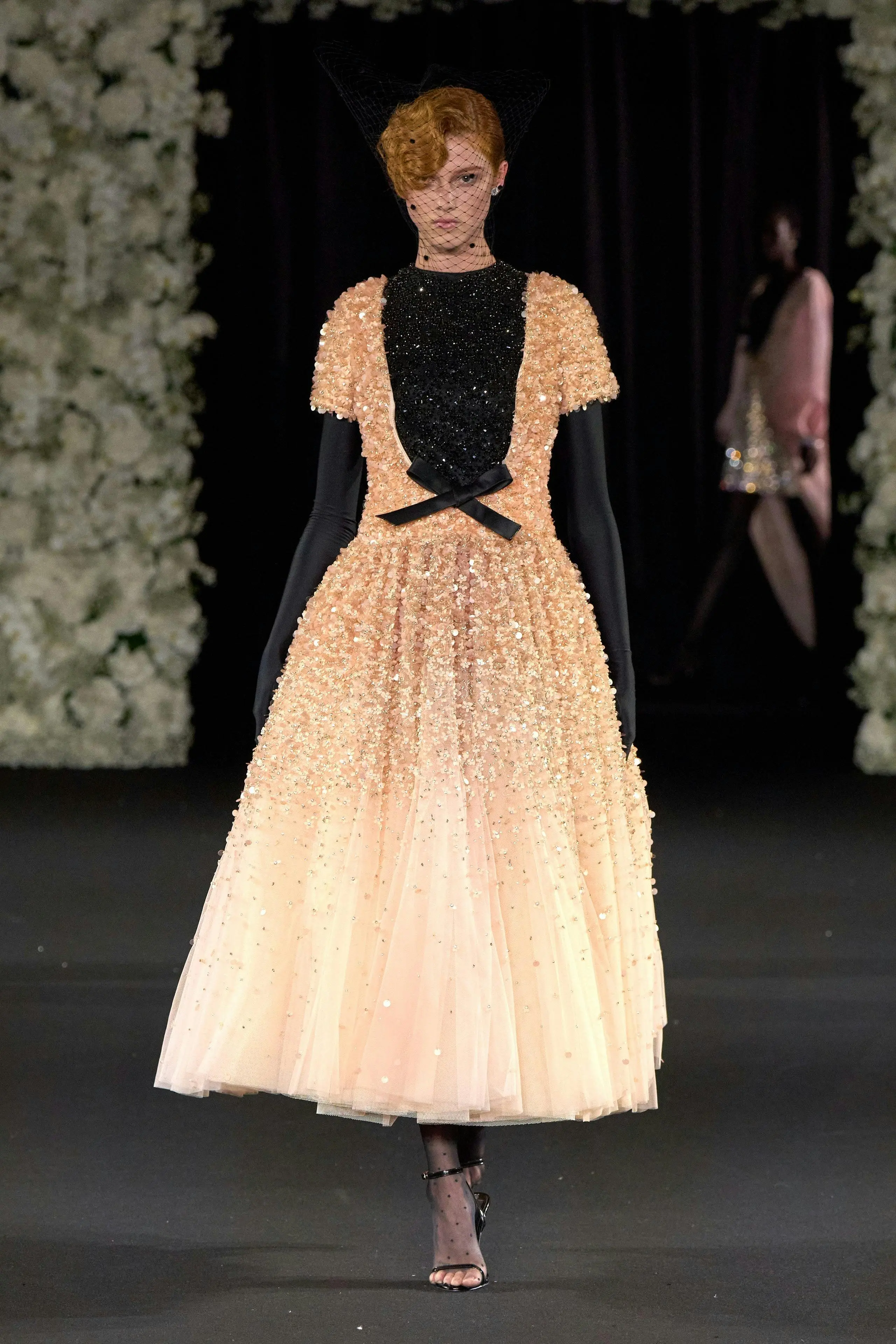 Richard Quinn RTW SS25: Công trình đồ sộ của những chiếc váy cưới cao cấp