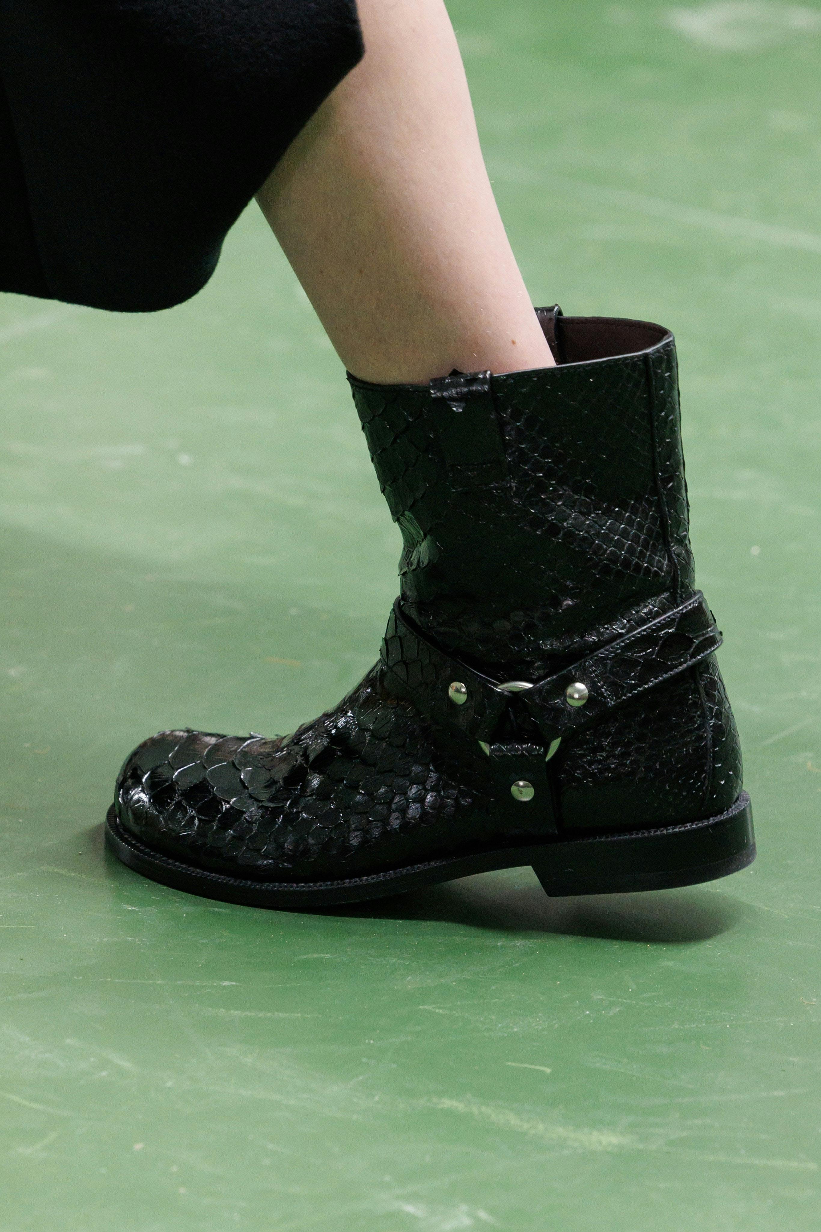 Giày boot đen