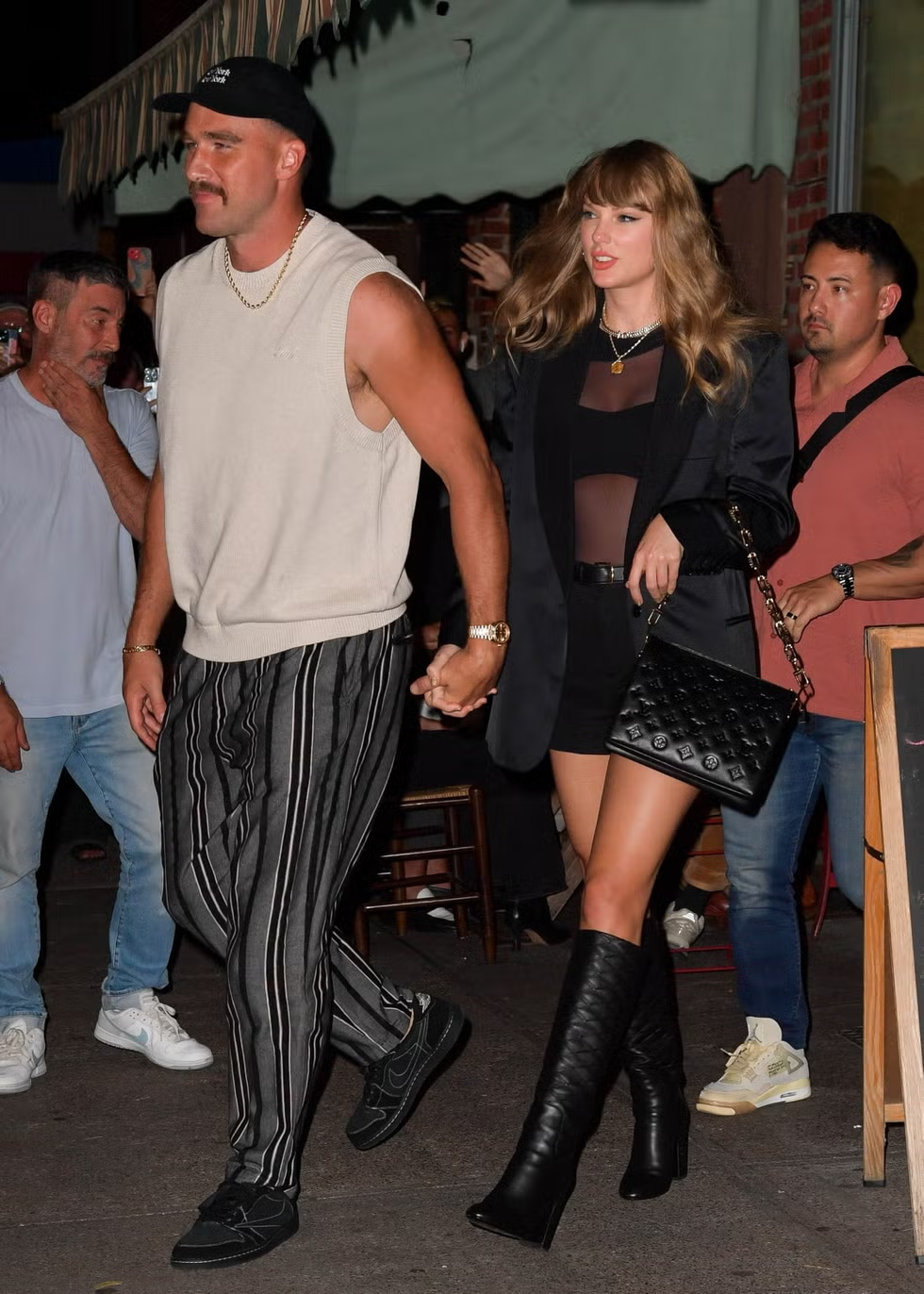 Taylor Swift hẹn hò