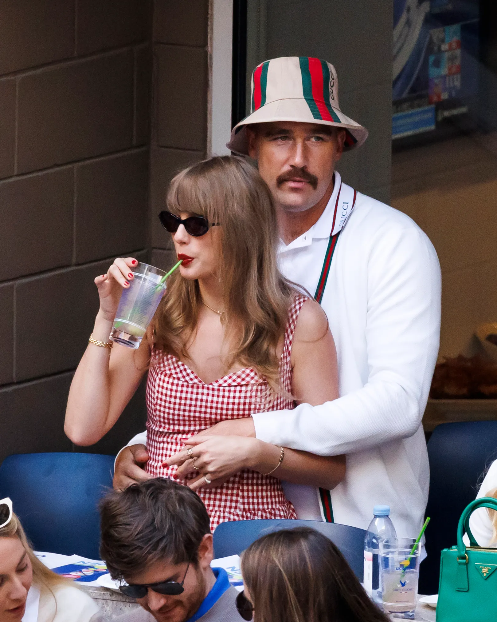 Taylor Swift hẹn hò
