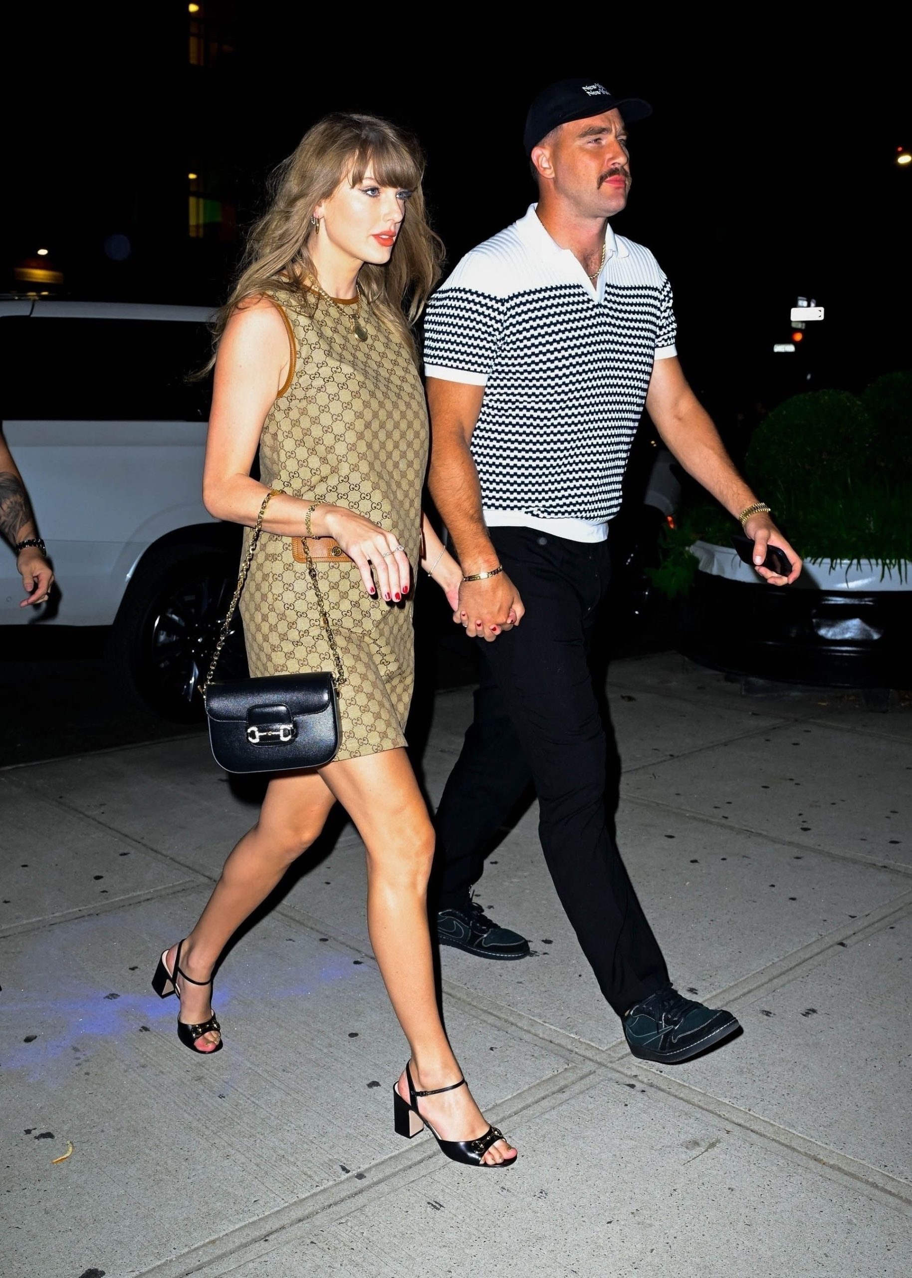Taylor Swift hẹn hò