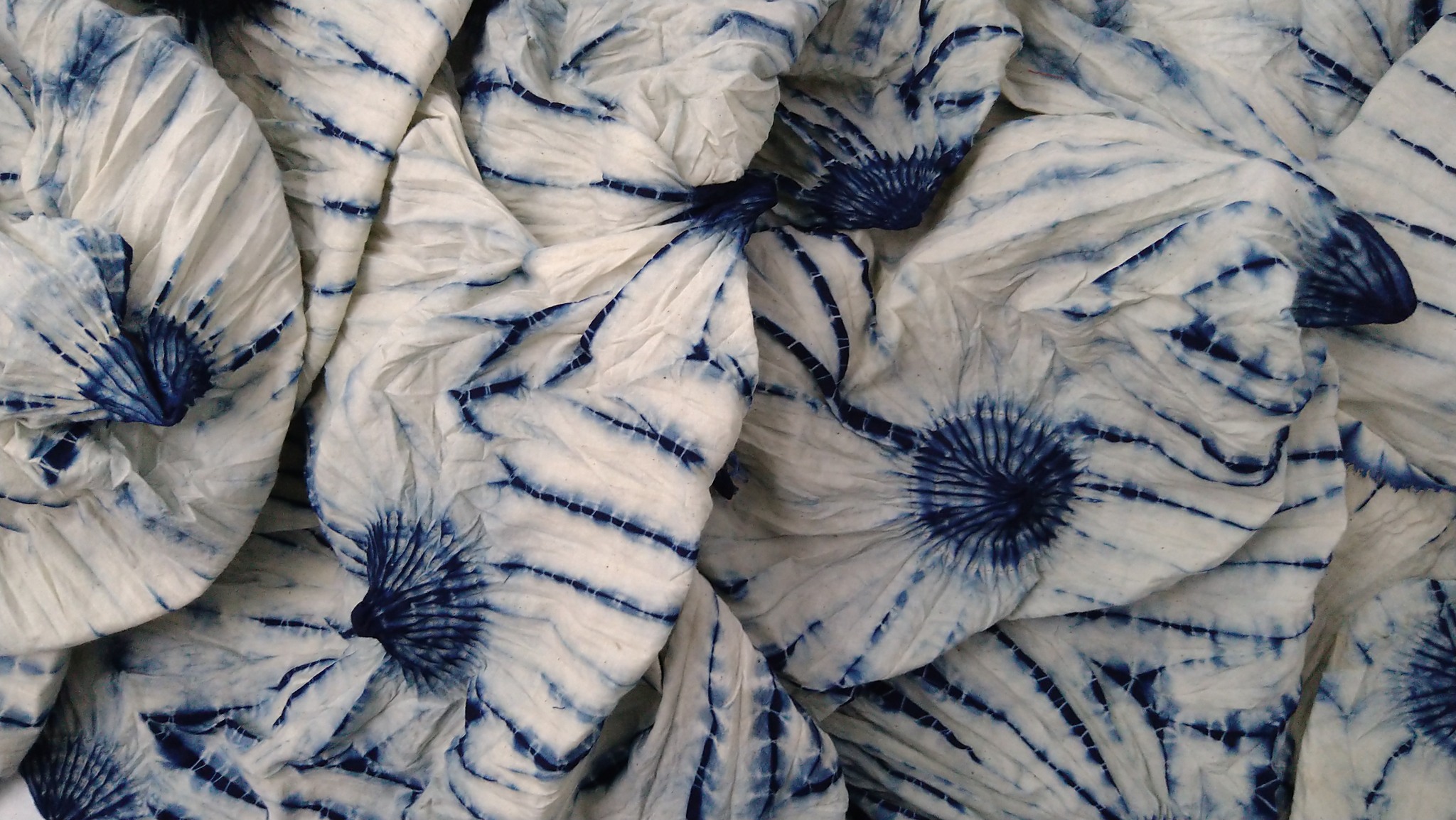 Shibori: Sắc chàm giản dị trong trang trí nhà cửa