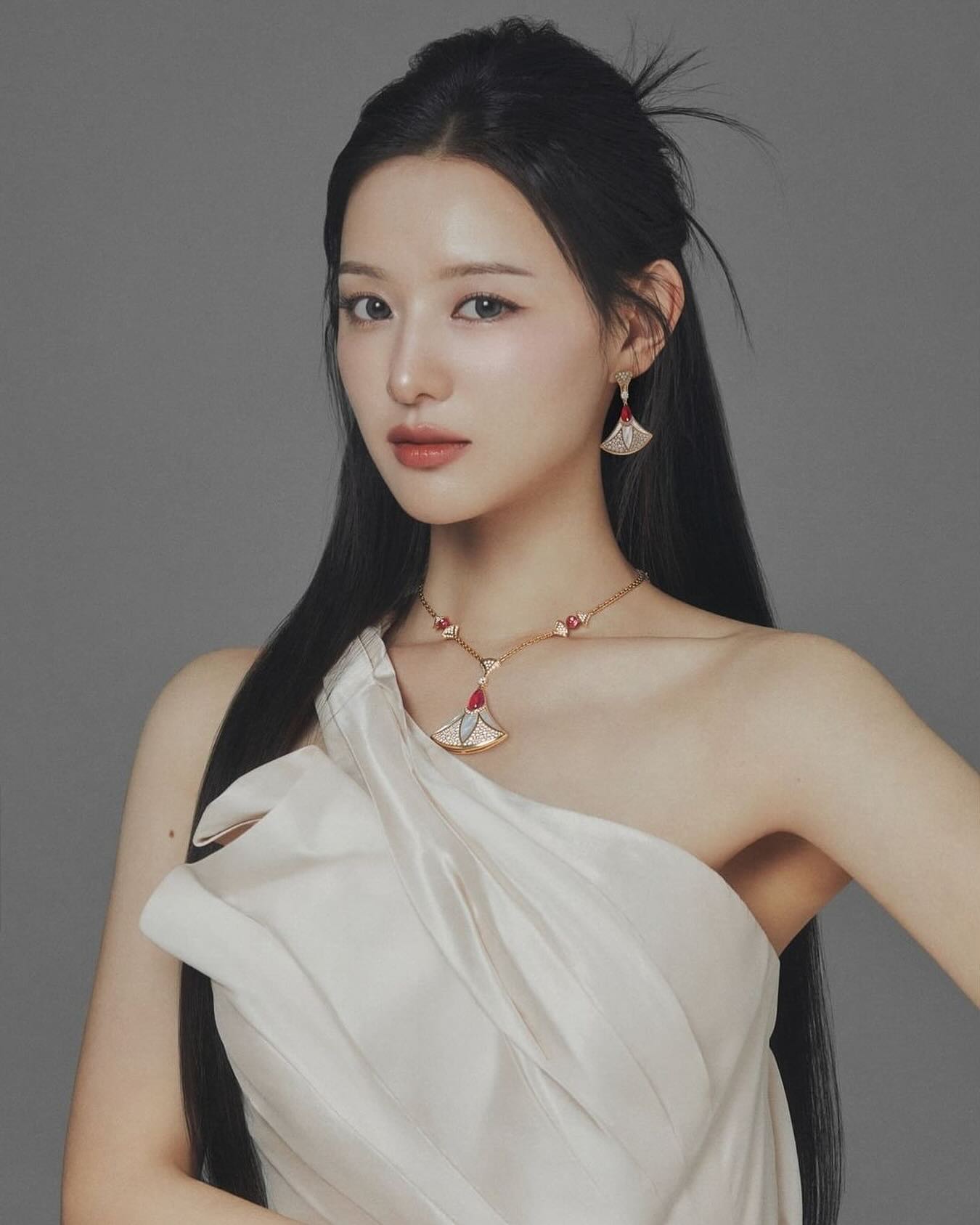 Diễn viên Kim Ji Won