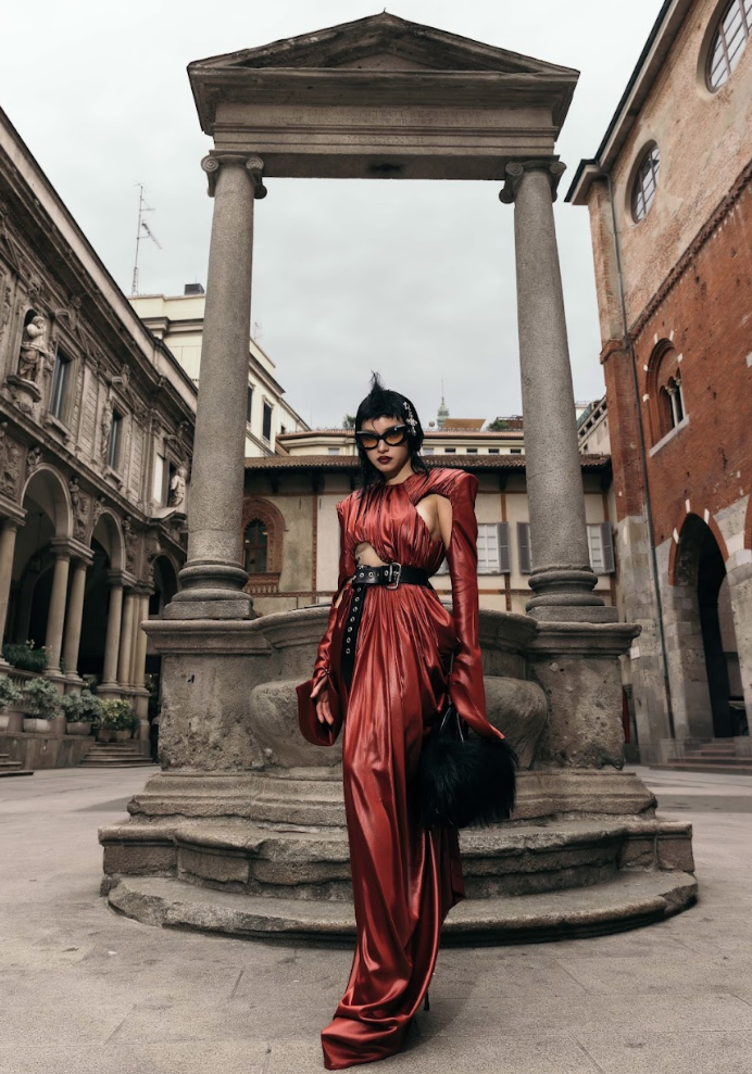 Lần đầu tiên có NTK Gen Z Việt làm runway show ở Milan Fashion Week được Anna Wintour khen, khách mời cũng toàn người cool