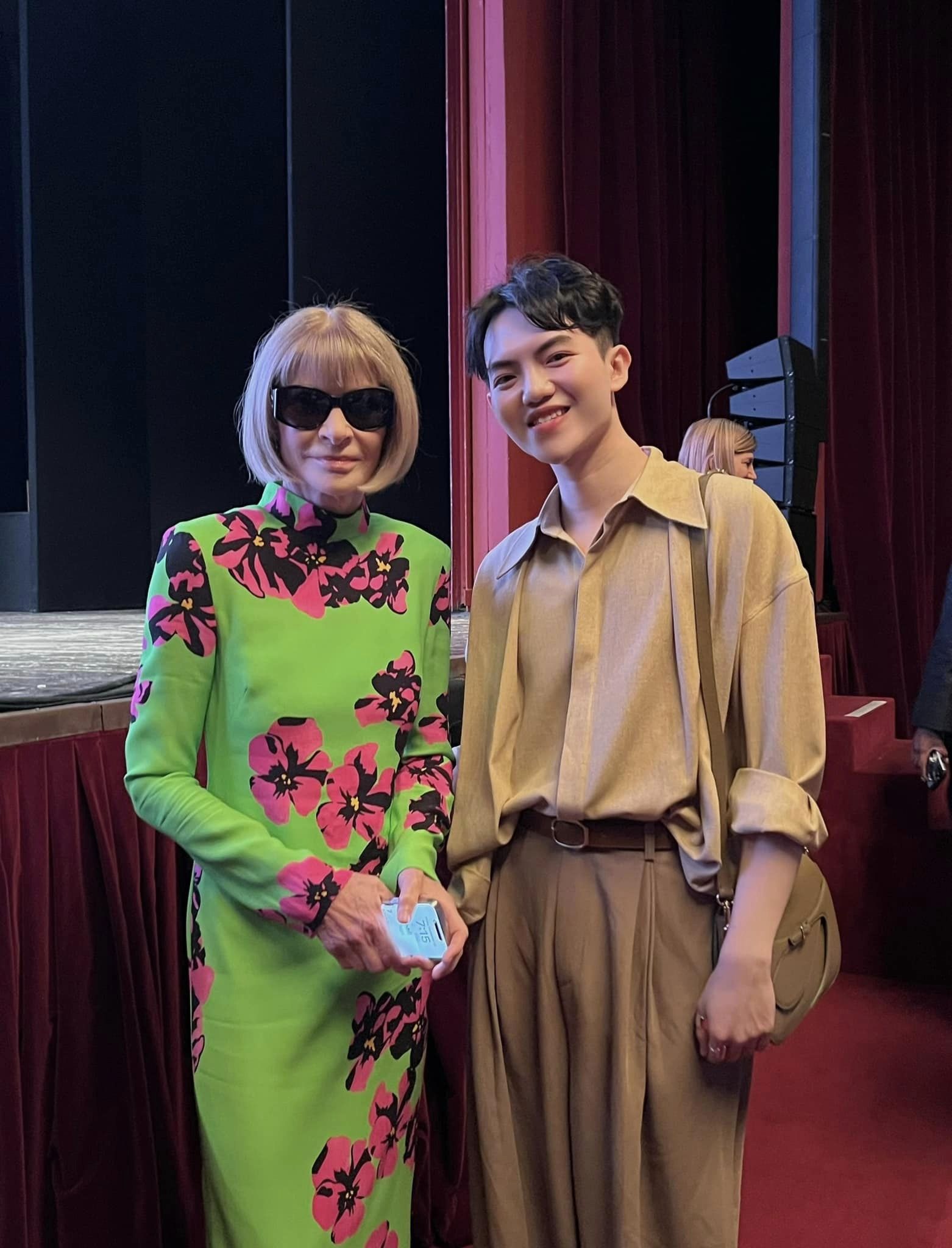 Lần đầu tiên có NTK Gen Z Việt làm runway show ở Milan Fashion Week được Anna Wintour khen, khách mời cũng toàn người cool