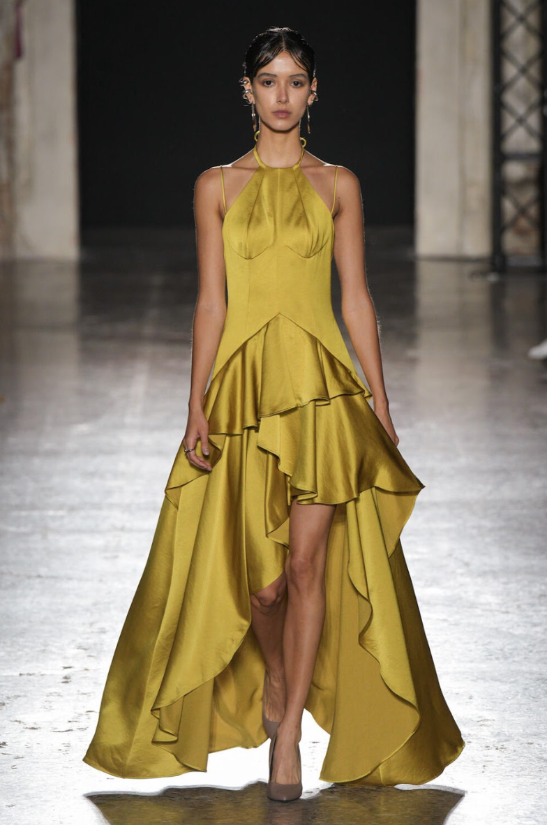 Lần đầu tiên có NTK Gen Z Việt làm runway show ở Milan Fashion Week được Anna Wintour khen, khách mời cũng toàn người cool