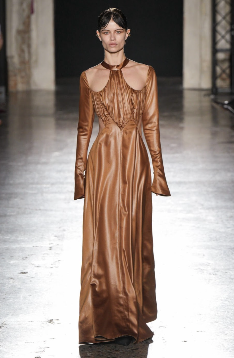 Lần đầu tiên có NTK Gen Z Việt làm runway show ở Milan Fashion Week được Anna Wintour khen, khách mời cũng toàn người cool
