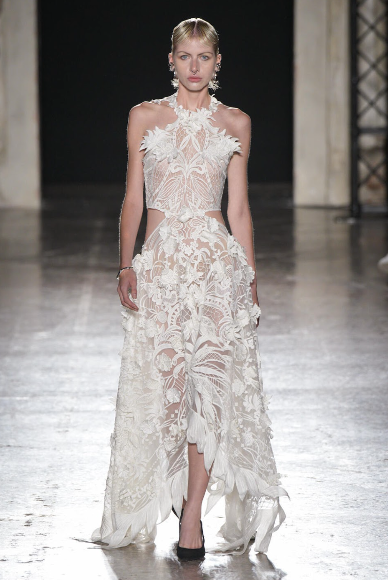 Lần đầu tiên có NTK Gen Z Việt làm runway show ở Milan Fashion Week được Anna Wintour khen, khách mời cũng toàn người cool
