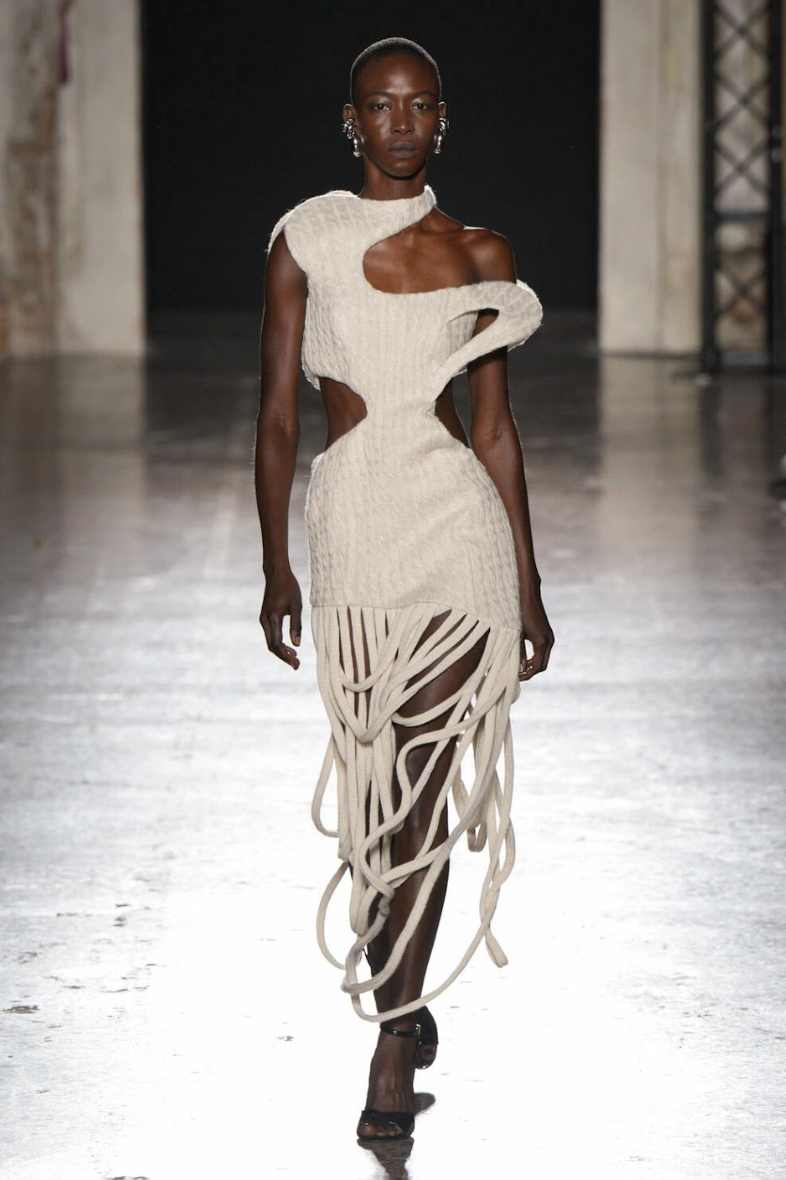 Lần đầu tiên có NTK Gen Z Việt làm runway show ở Milan Fashion Week được Anna Wintour khen, khách mời cũng toàn người cool