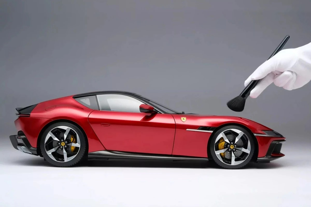 Mô hình siêu xe Ferrari 12Cilindri có giá gần 450 triệu VNĐ