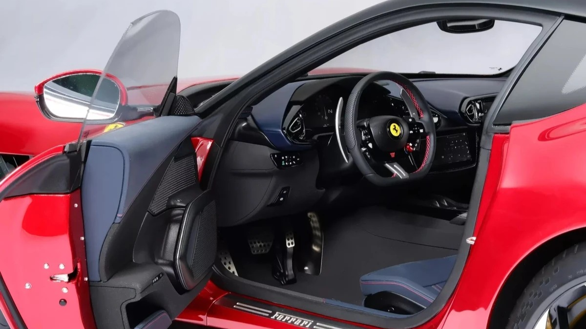 Mô hình siêu xe Ferrari 12Cilindri có giá gần 450 triệu VNĐ