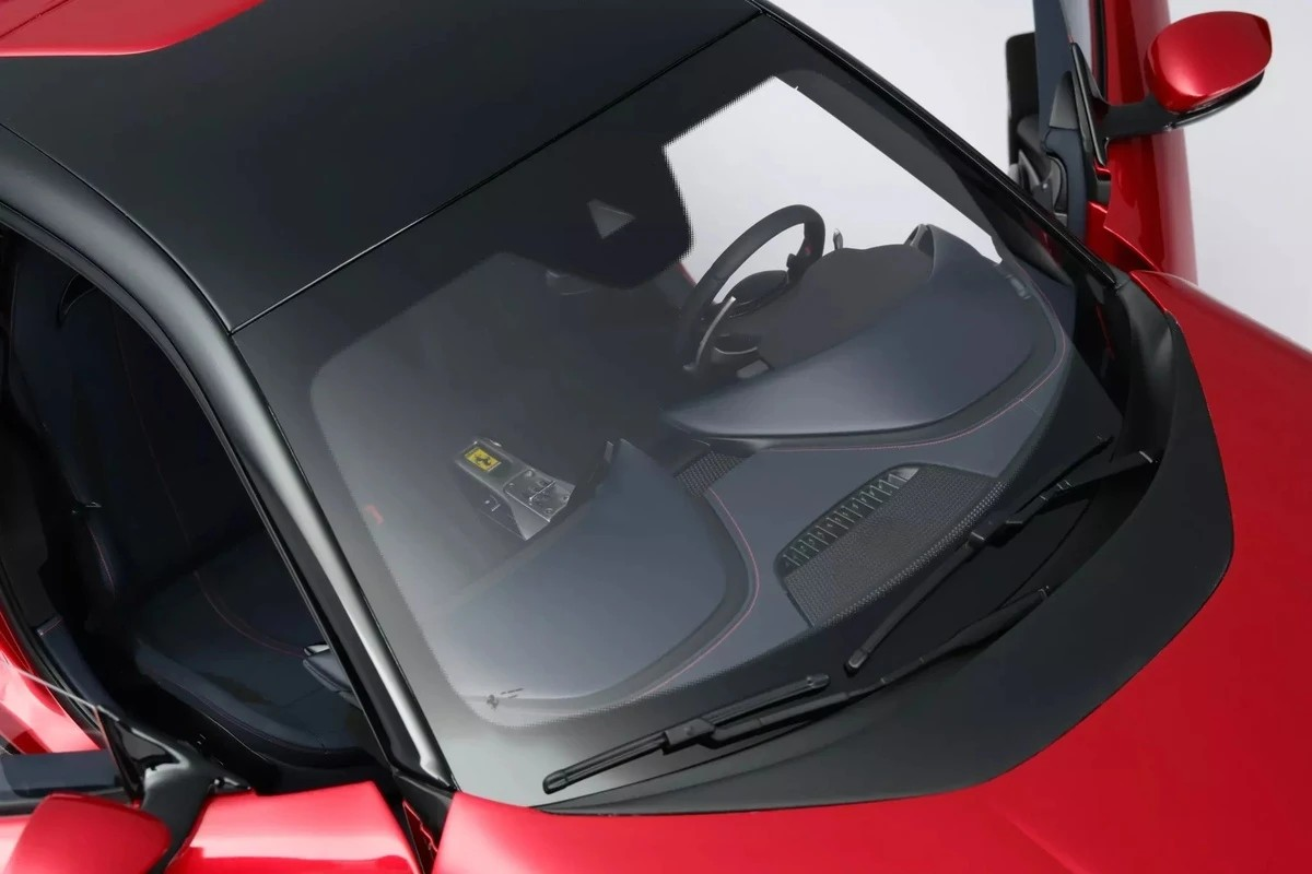 Mô hình siêu xe Ferrari 12Cilindri có giá gần 450 triệu VNĐ