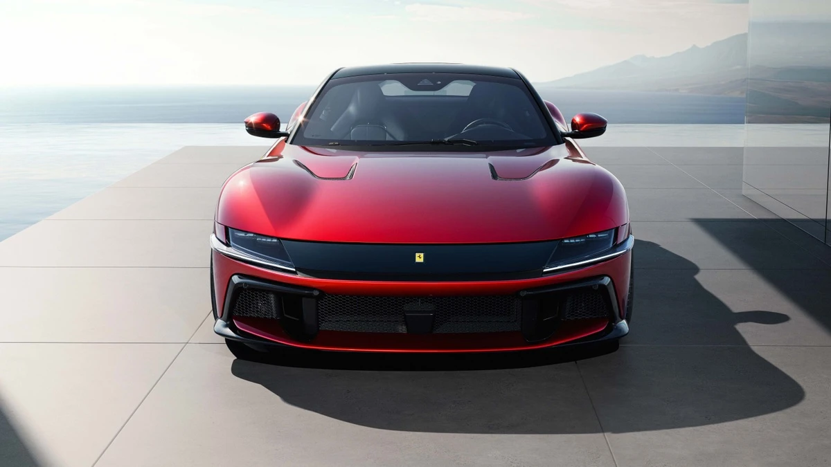 Mô hình siêu xe Ferrari 12Cilindri có giá gần 450 triệu VNĐ