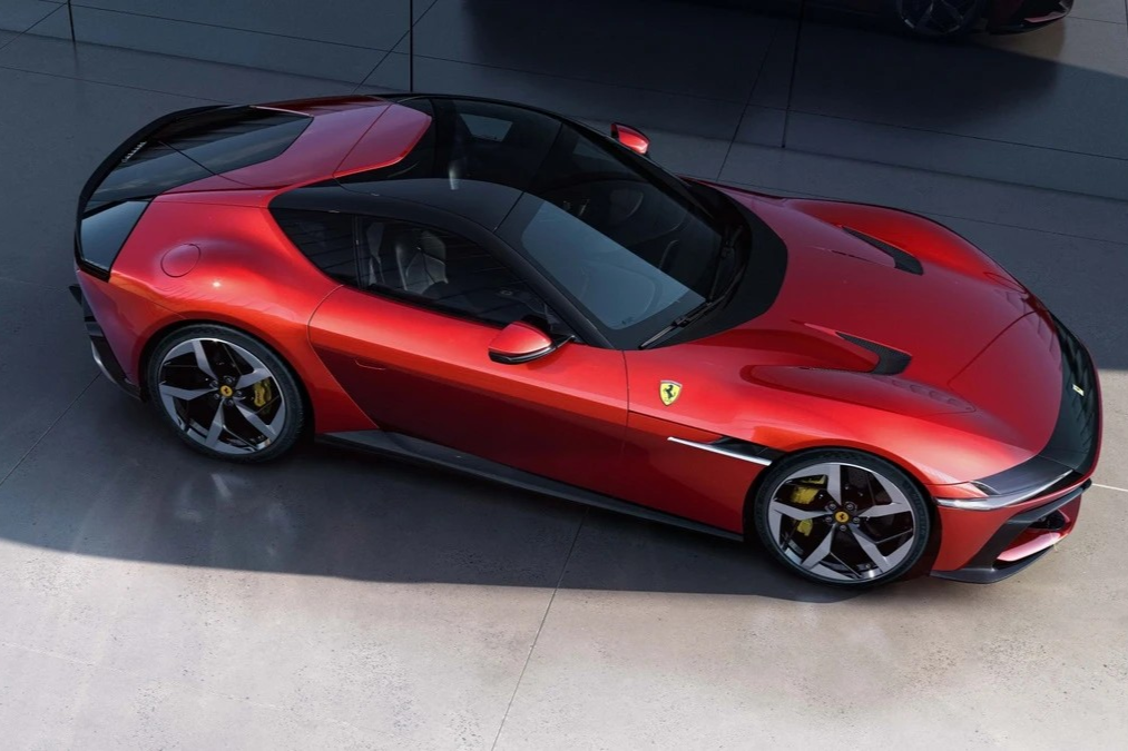 Mô hình siêu xe Ferrari 12Cilindri có giá gần 450 triệu VNĐ