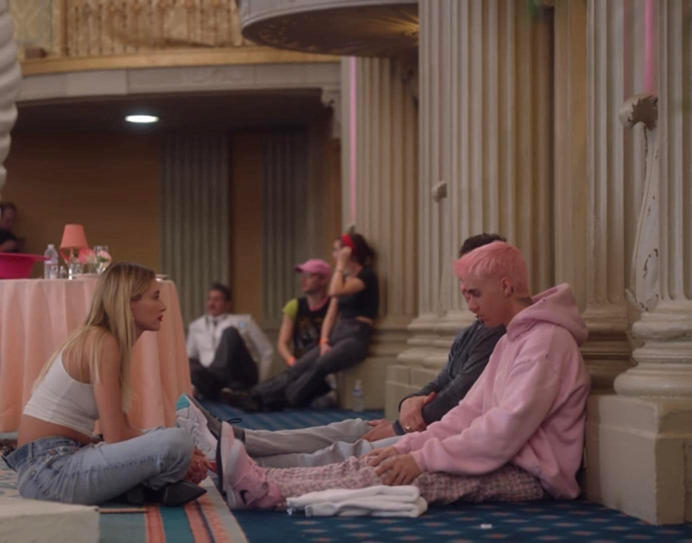 Hailey Bieber - cô vợ "chữa lành" cuộc đời Justin Bieber: Là tiểu thư gia thế "không vừa", chịu nhiều ấm ức vì yêu