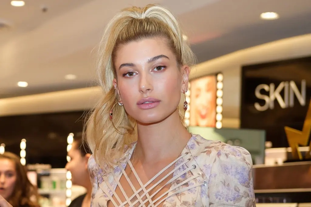 Hailey Bieber - cô vợ "chữa lành" cuộc đời Justin Bieber: Là tiểu thư gia thế "không vừa", chịu nhiều ấm ức vì yêu