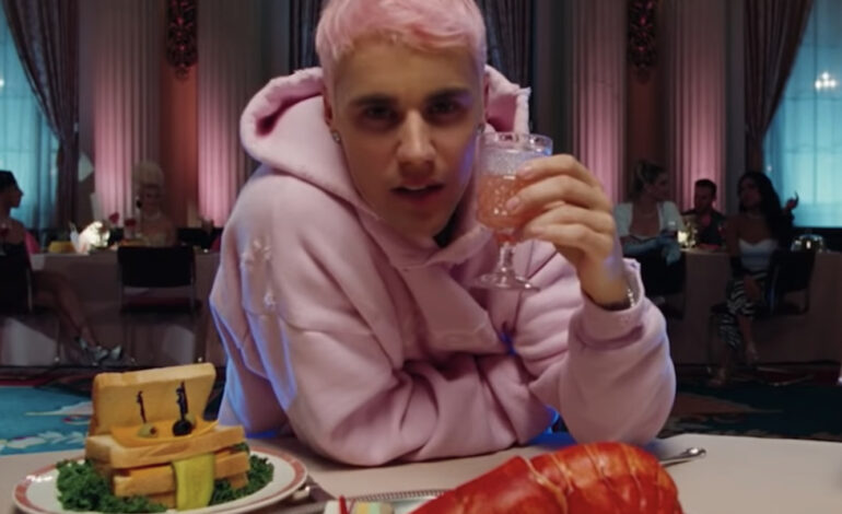 Hailey Bieber - cô vợ "chữa lành" cuộc đời Justin Bieber: Là tiểu thư gia thế "không vừa", chịu nhiều ấm ức vì yêu