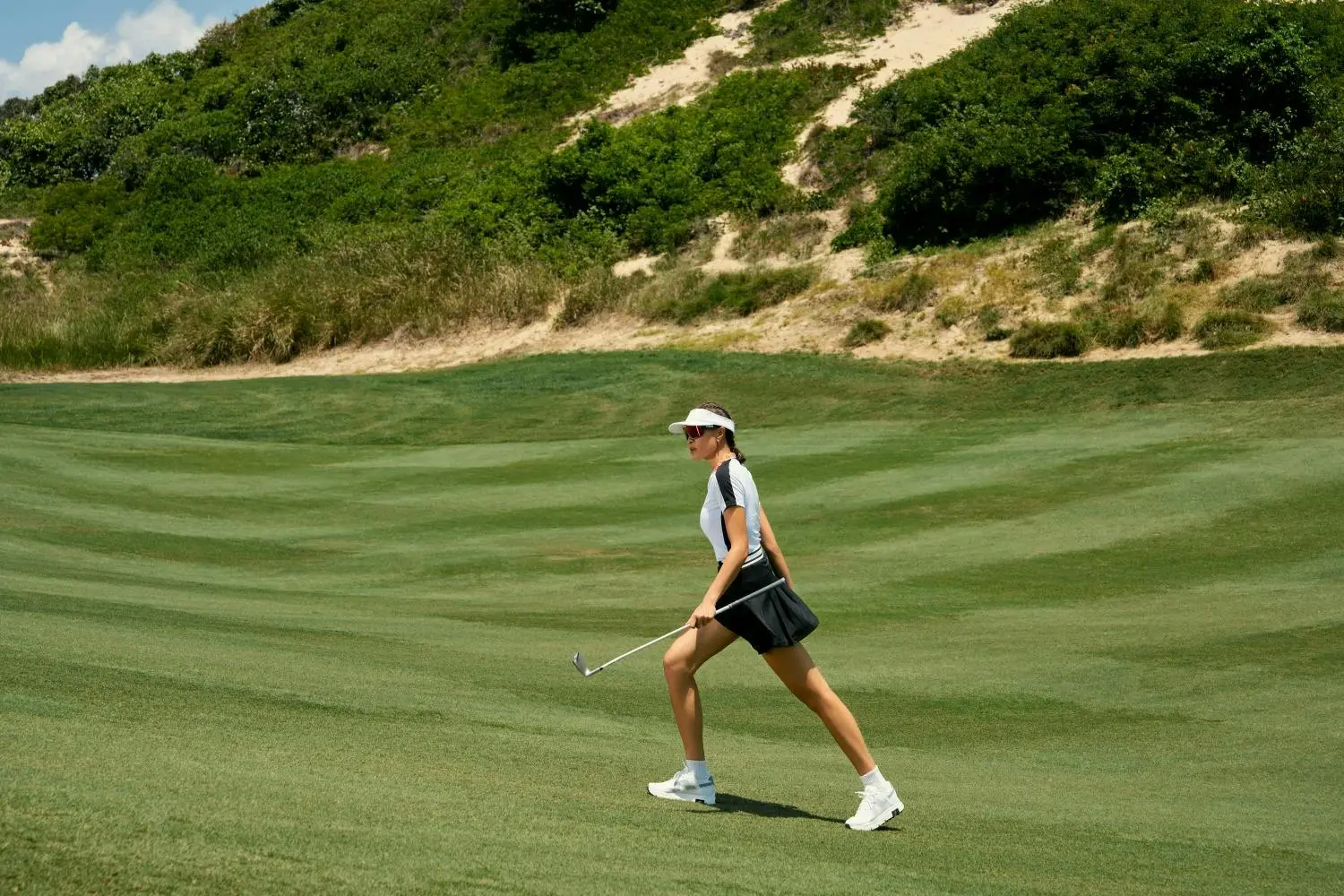 MC Phương Mai hướng dẫn cách chọn đồ tập golf giúp phái nữ mặc đẹp mà vẫn thoải mái