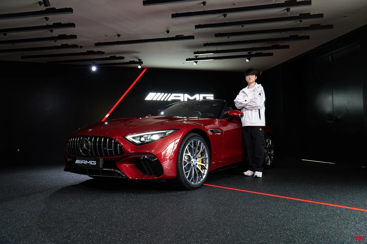Siêu xe Mercedes-AMG SL 63 4MATIC+ mới của Faker