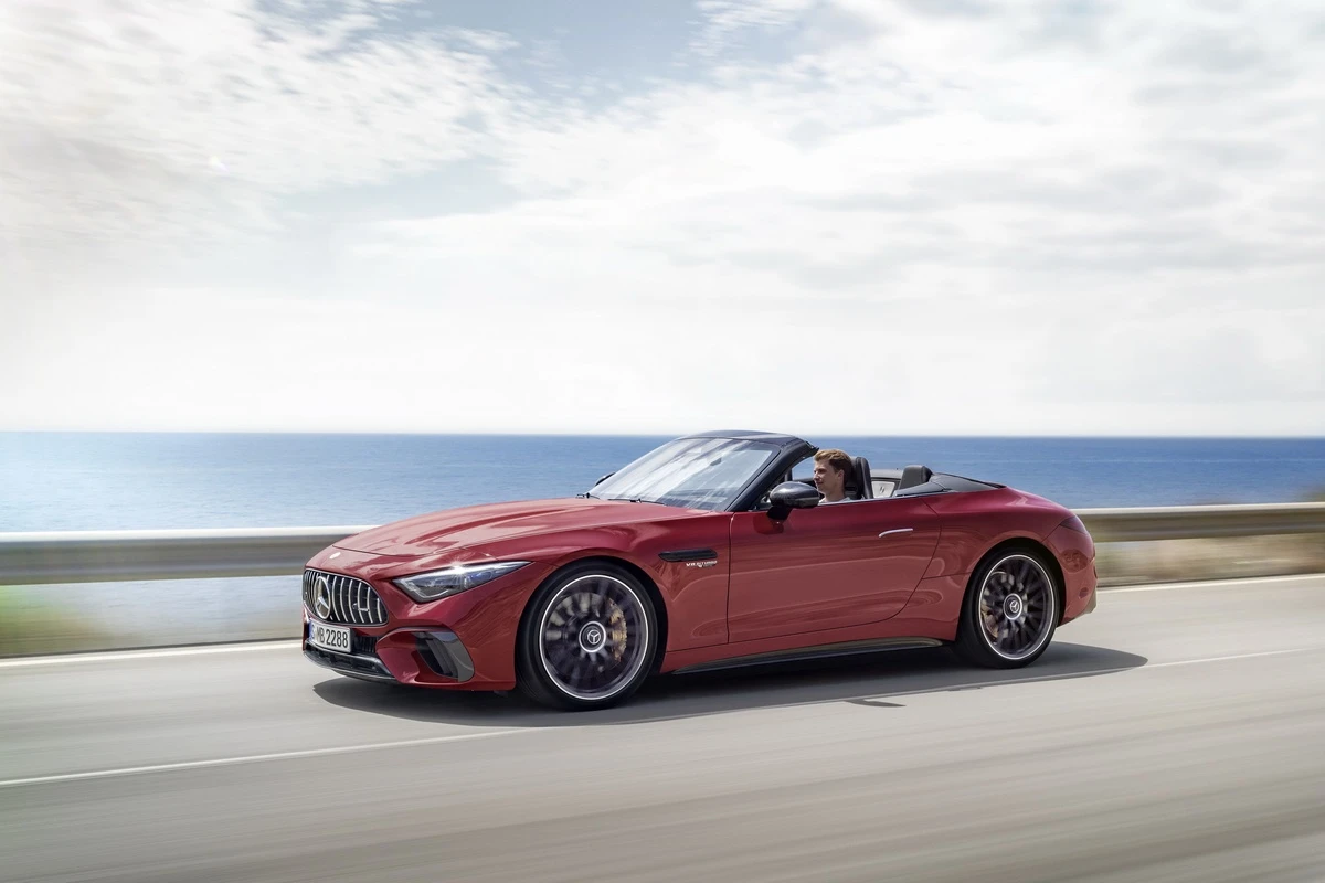 Siêu xe Mercedes-AMG SL 63 4MATIC+ mới của Faker
