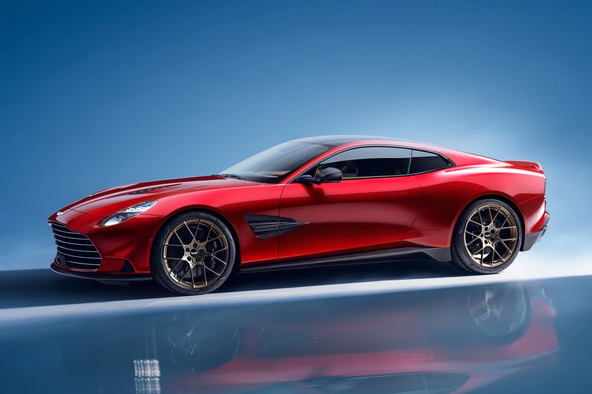 Siêu phẩm Aston Martin Vanquish bất ngờ hồi sinh