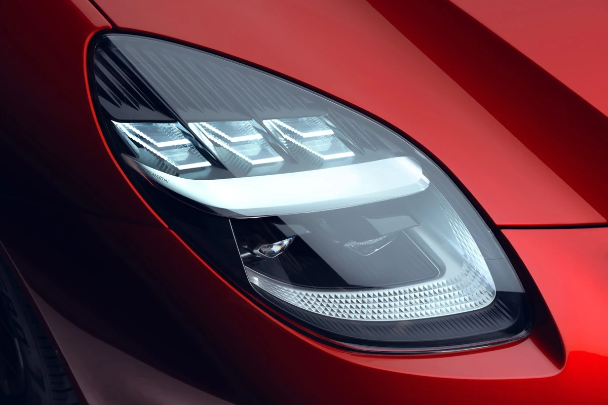 Siêu phẩm Aston Martin Vanquish bất ngờ hồi sinh