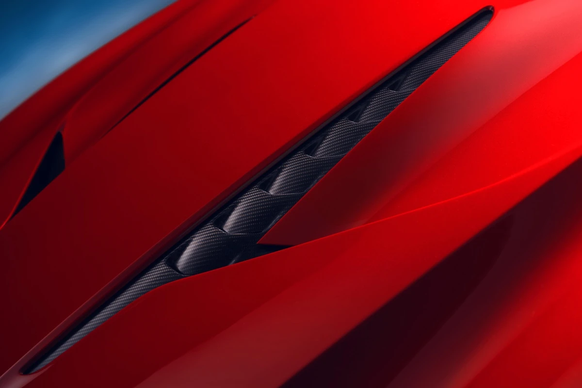 Siêu phẩm Aston Martin Vanquish bất ngờ hồi sinh